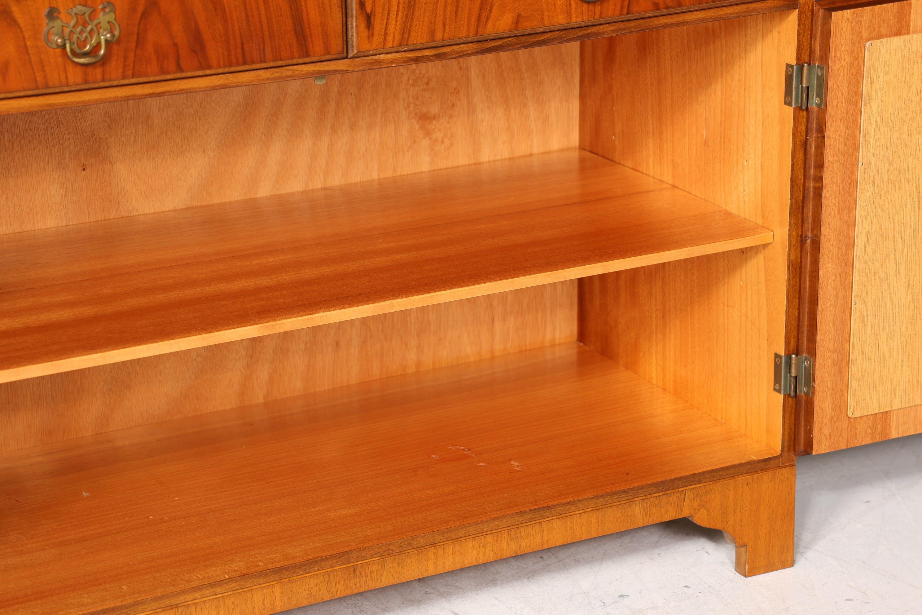 Wunderschönes Regal im englischen Stil Bücherschrank UK Bücherregal Schrank 60s Jahre 2 von 2