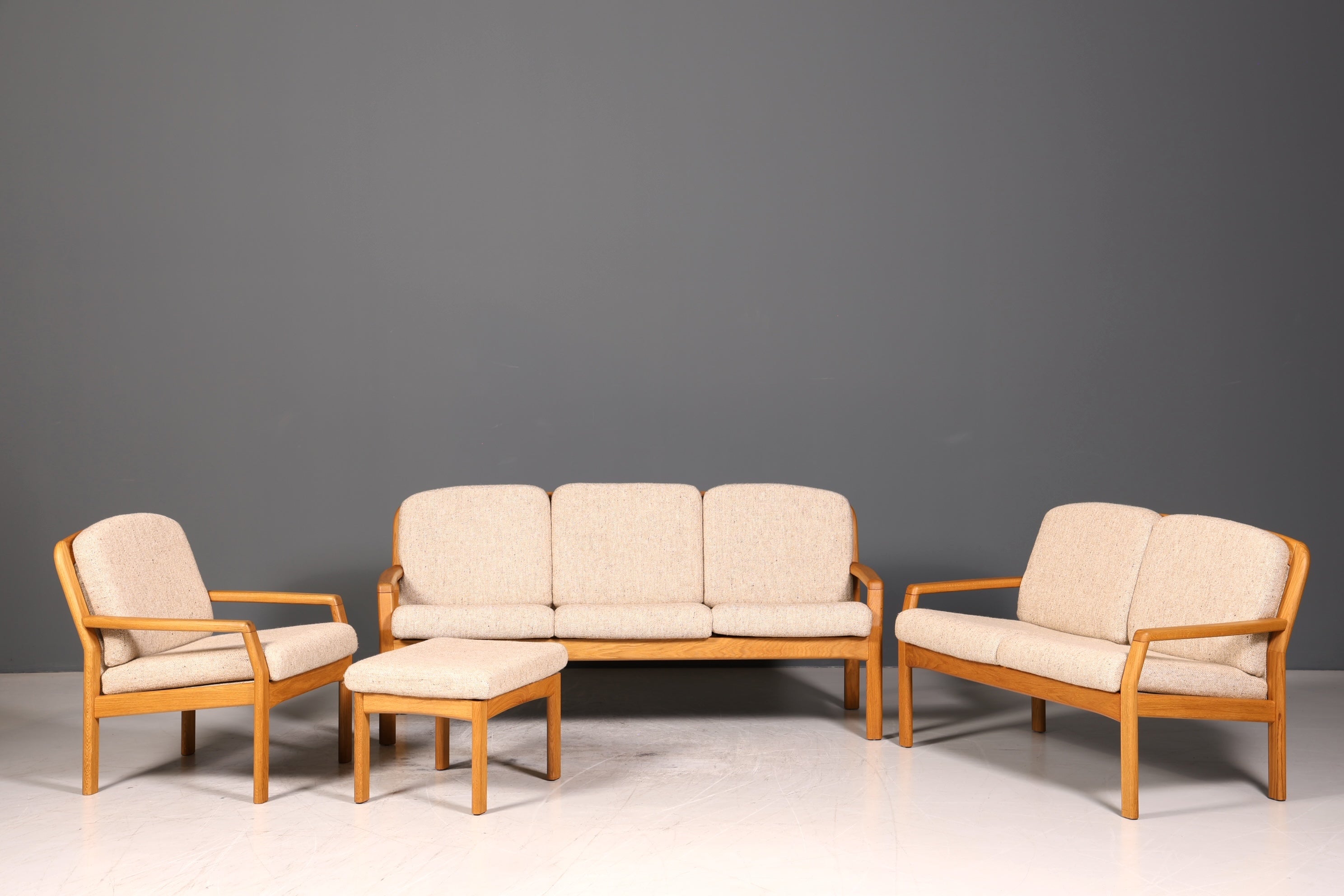 Wunderschönes Original Dyrlund Sofa Mid Century Couch echt Holz 3- Sitzer Canapé