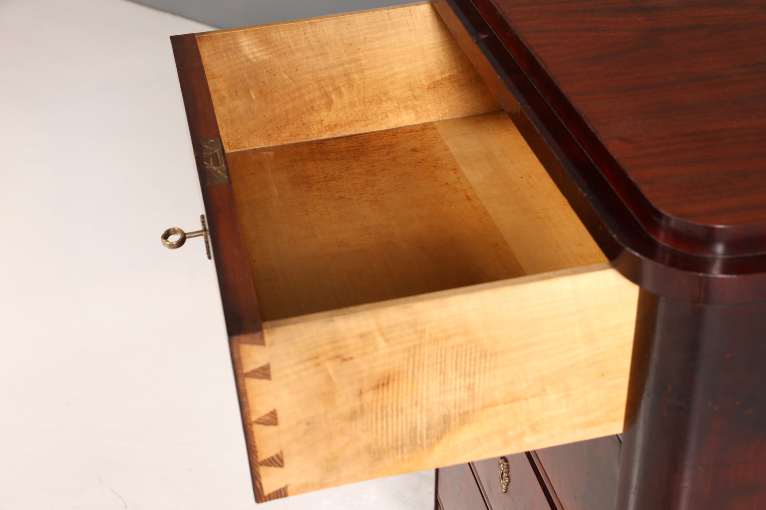 Wunderschöne Louis Philippe Chiffoniere um 1880 Gründerzeit Vertiko Schrank Semainier