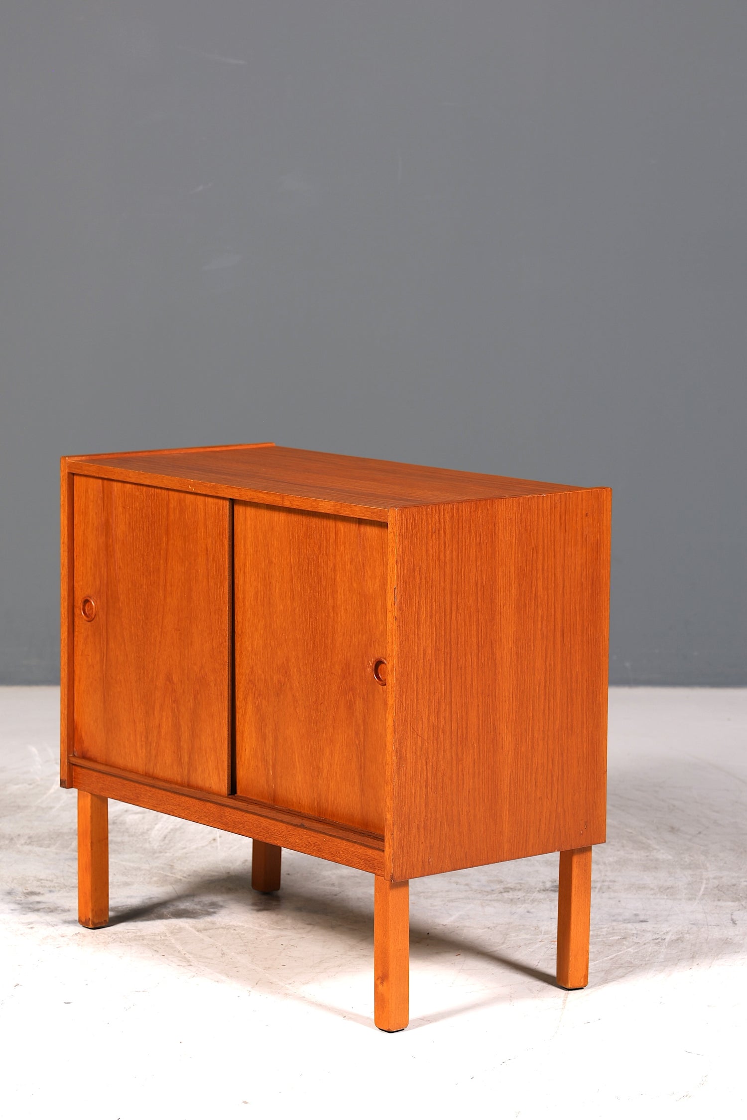 Traumhafter Mid Century Schrank Teak Holz Schiebetür Kommode Danish Design Sideboard 2 von 2