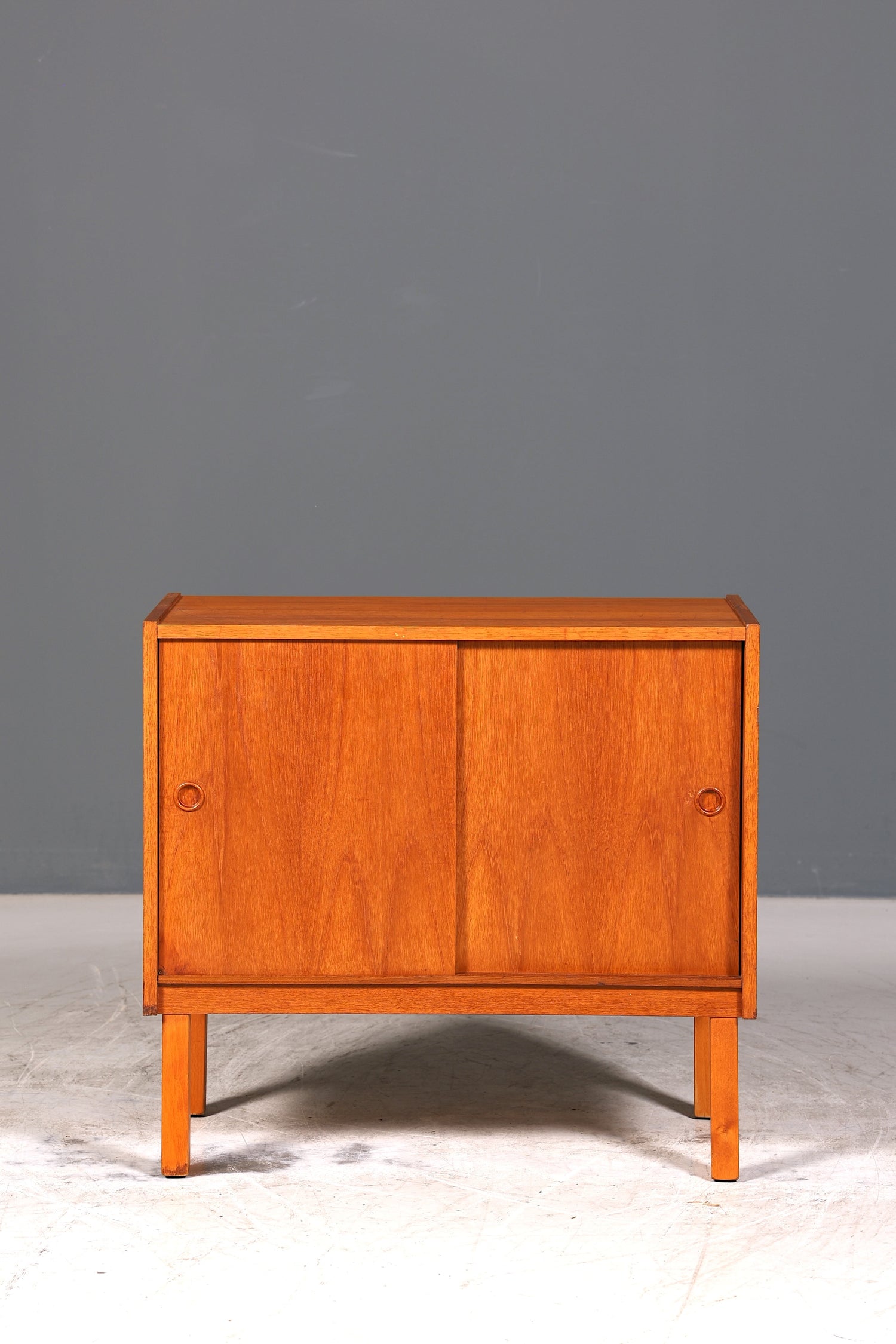 Traumhafter Mid Century Schrank Teak Holz Schiebetür Kommode Danish Design Sideboard 2 von 2