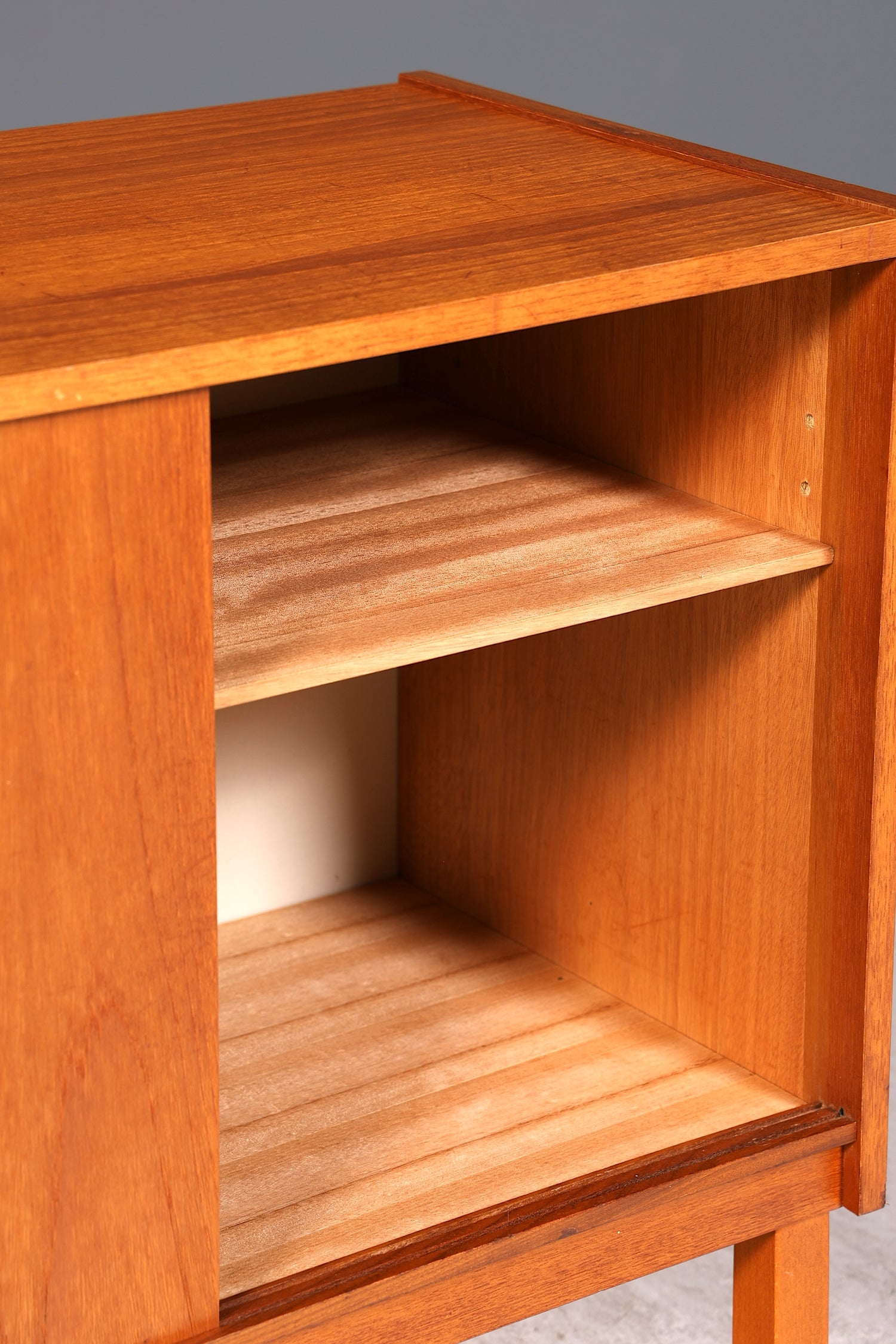 Traumhafter Mid Century Schrank Teak Holz Schiebetür Kommode Danish Design Sideboard 2 von 2