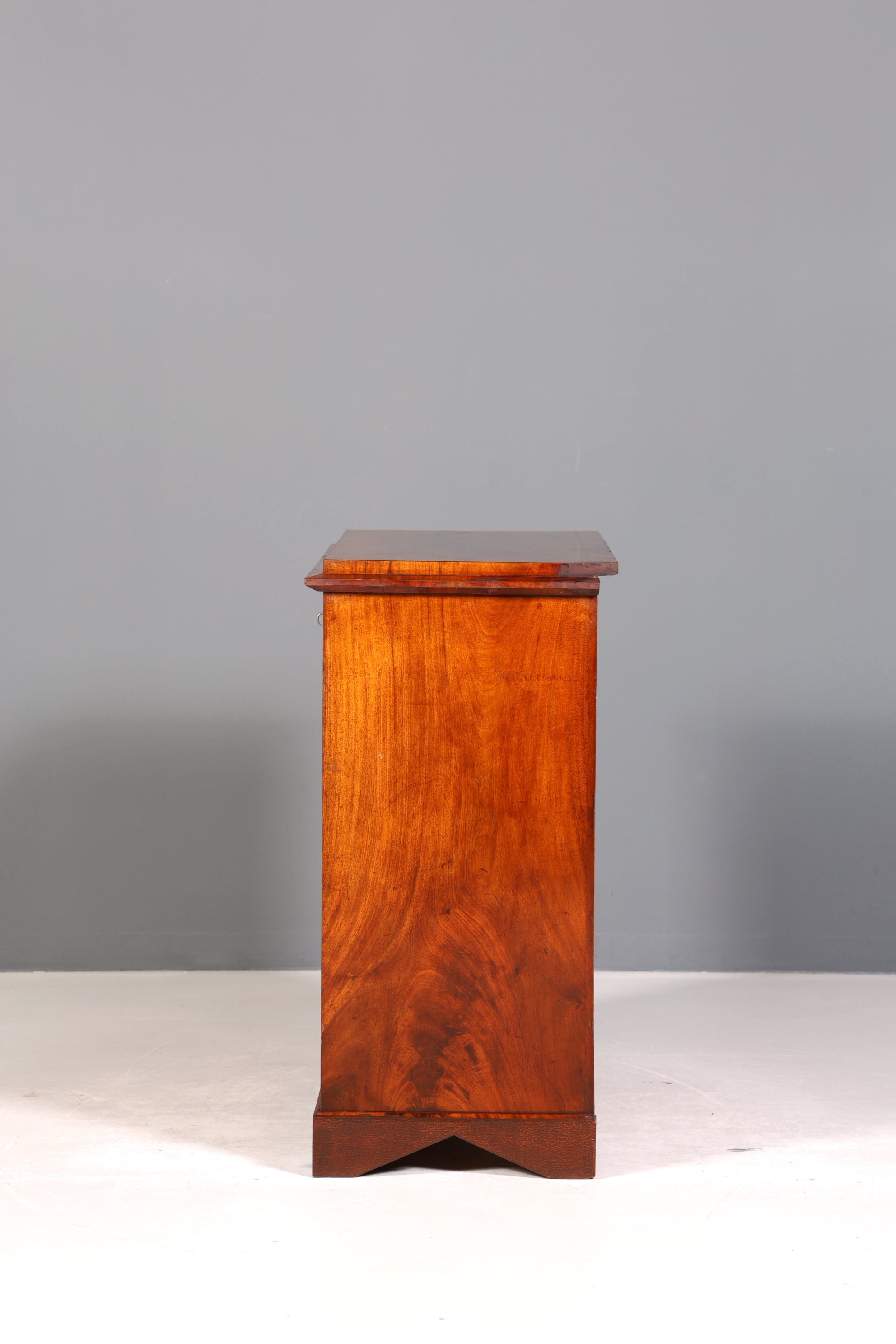 E112 Finish Stilvolle Louis Philippe Kommode Nussbaum Gründerzeit Schubladenkommode um 1890