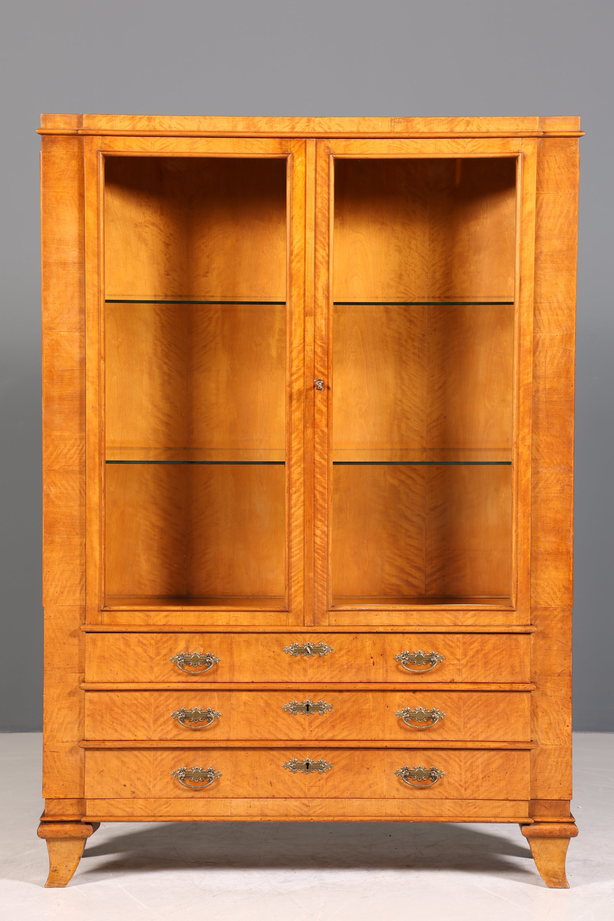 Traumhafte Vitrine im Biedermeier Stil Antik Schrank Geschirrschrank Art Deco Regal