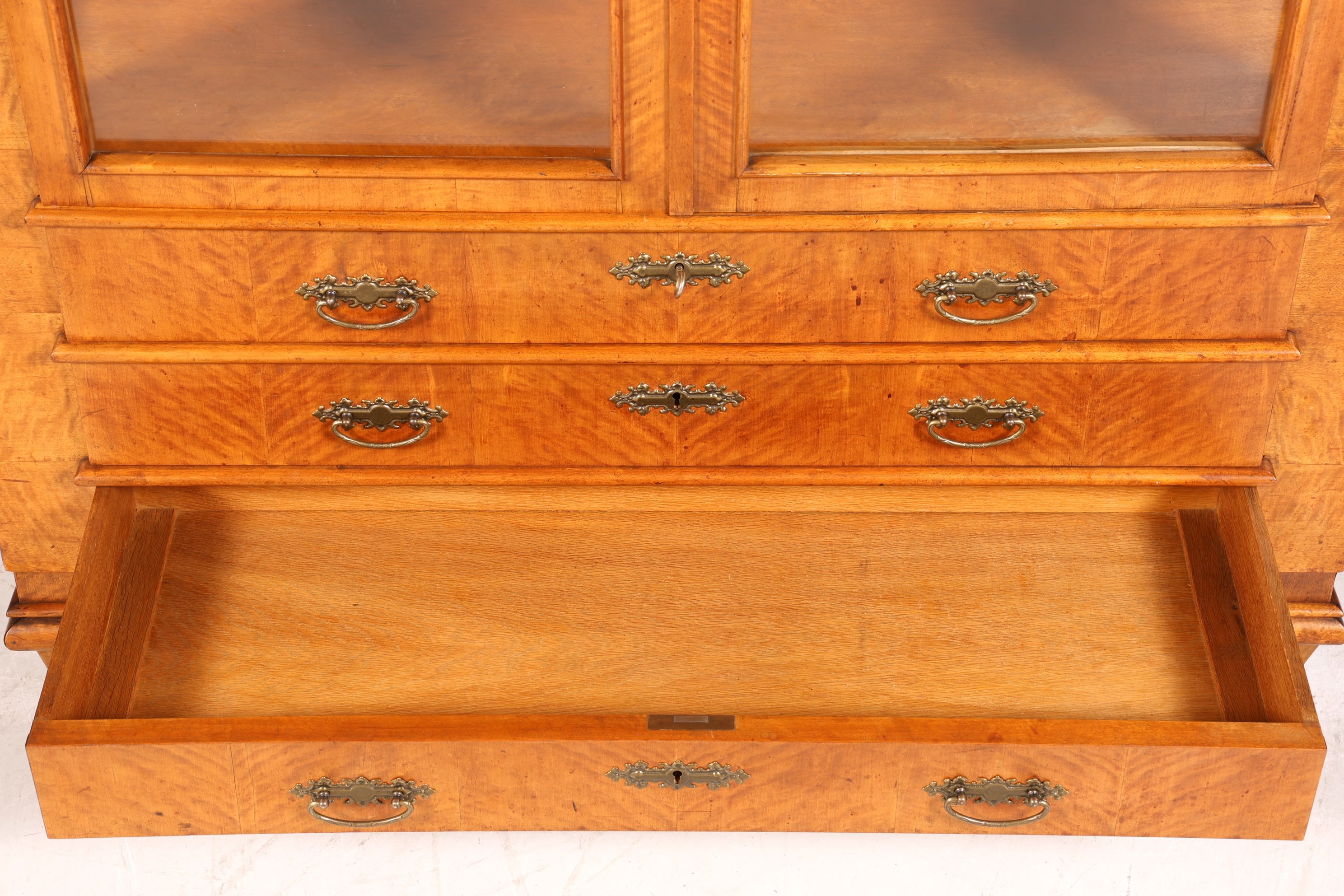 Traumhafte Vitrine im Biedermeier Stil Antik Schrank Geschirrschrank Art Deco Regal