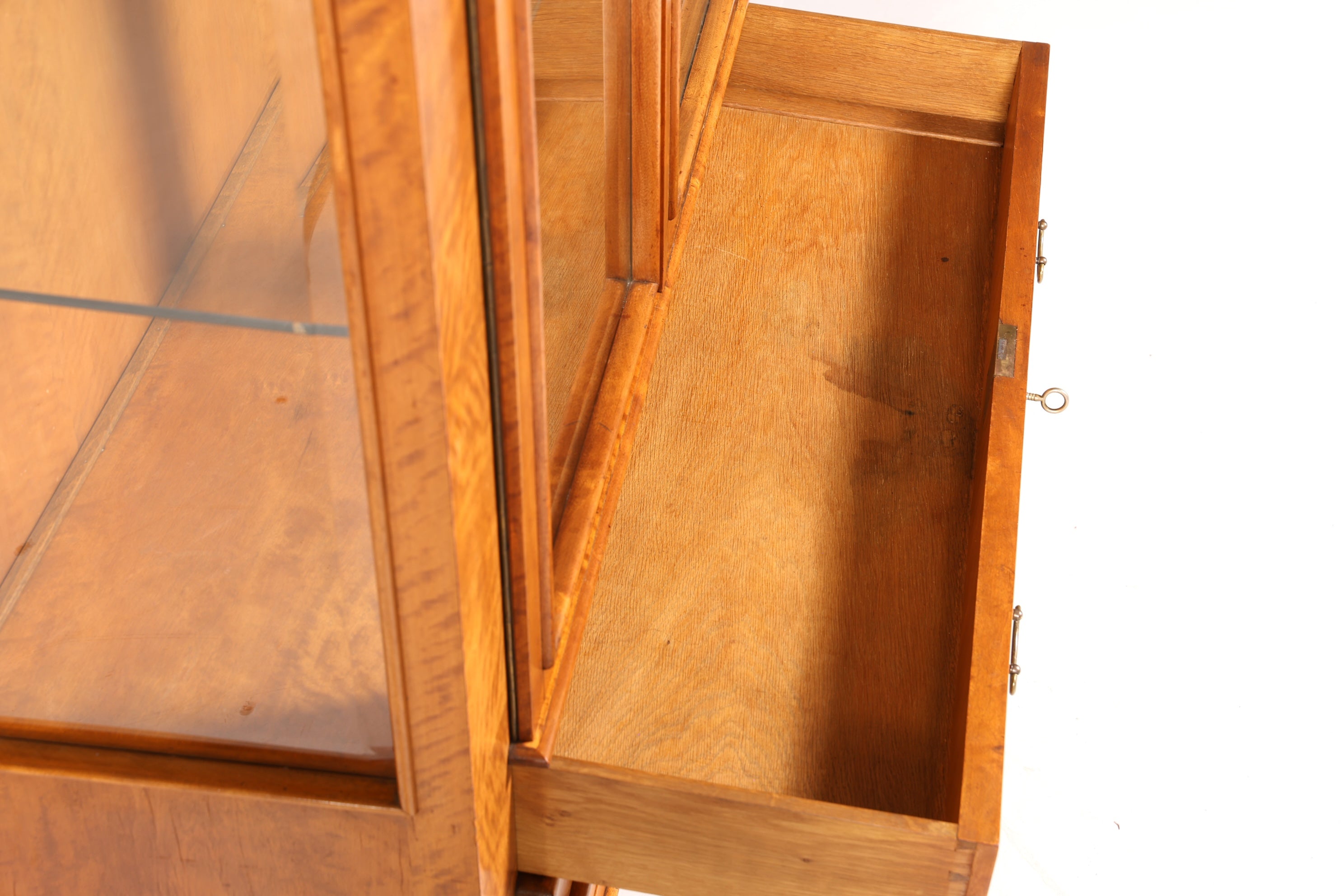 Traumhafte Vitrine im Biedermeier Stil Antik Schrank Geschirrschrank Art Deco Regal