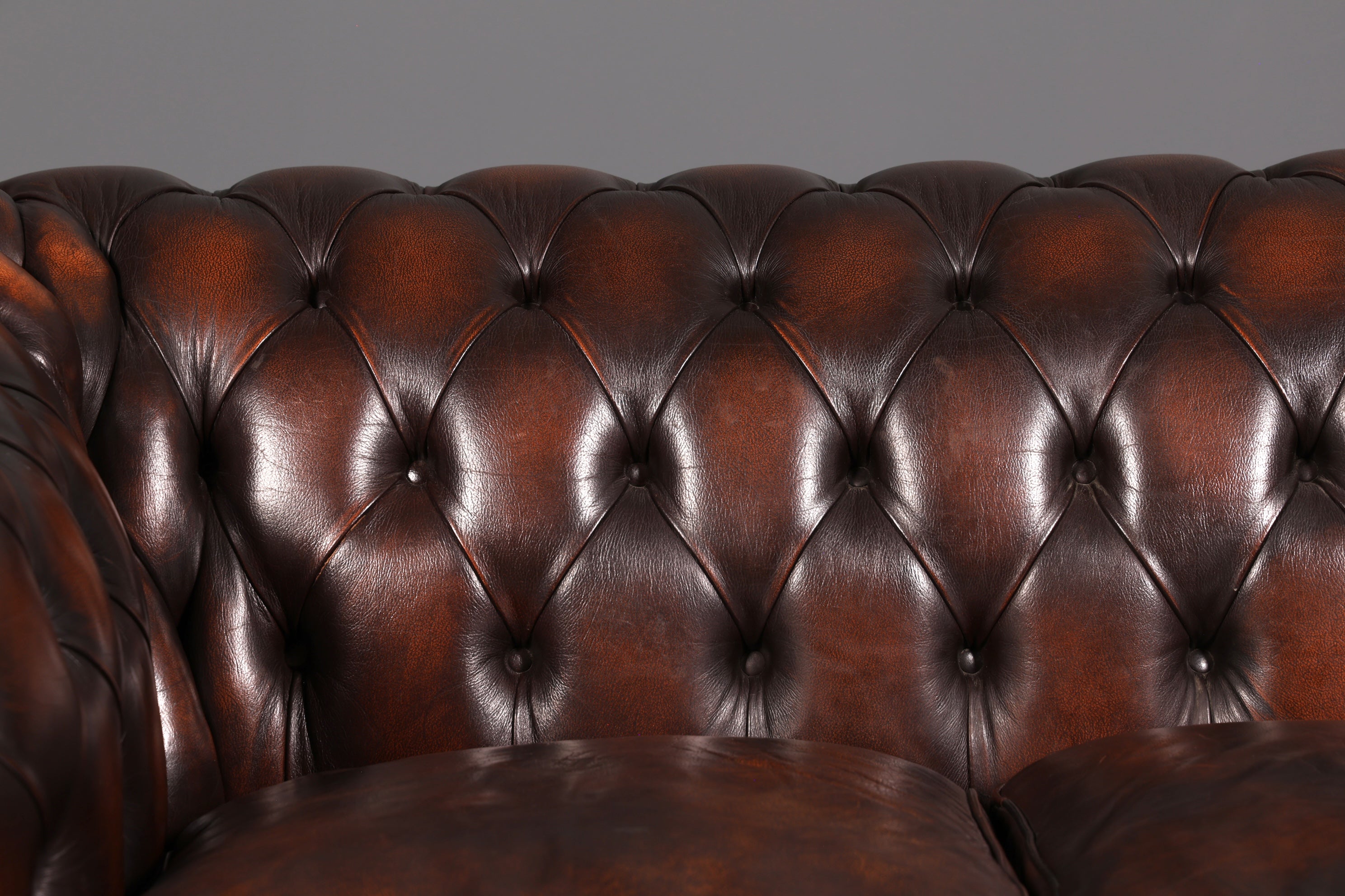Edles Original Chesterfield Sofa 2-Sitzer Couch Echt Leder Englisch Antik Polstersofa