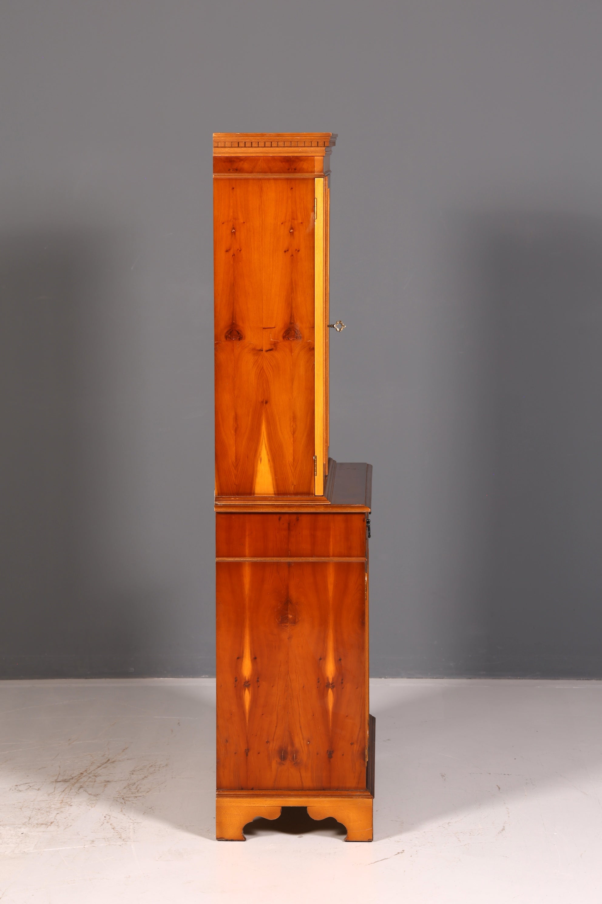 Traumhafte Englische Vitrine Eiche Holz Bibliothek Bücherschrank Buffet Vitrinenschrank Antik Vintage