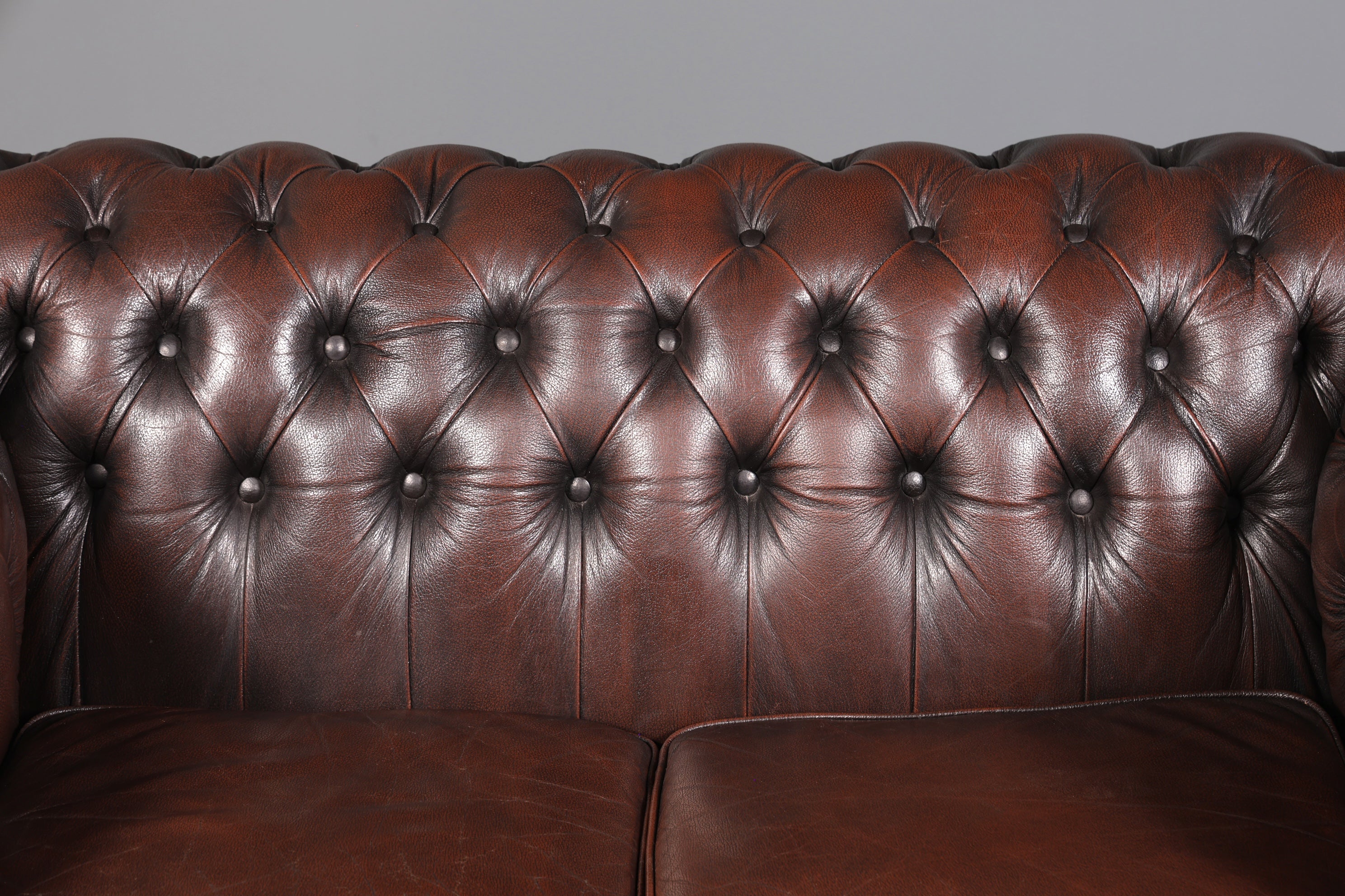 Wunderschönes Original Chesterfield 2er Sofa Englisch Leder 2- Sitzer Couch