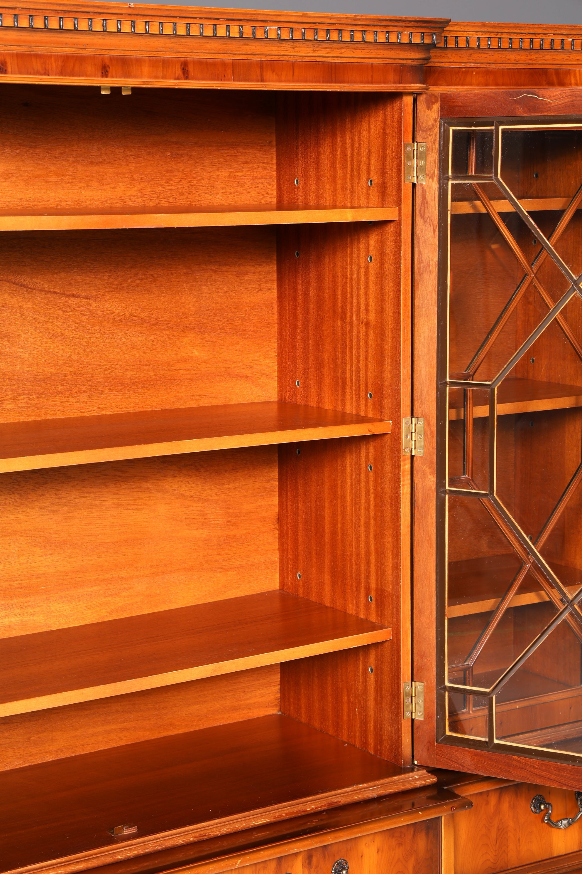 Wunderschöne Englische Vitrine Bücherschrank Buffet Antik Stil Eibe Glasvitrine Bibliothek
