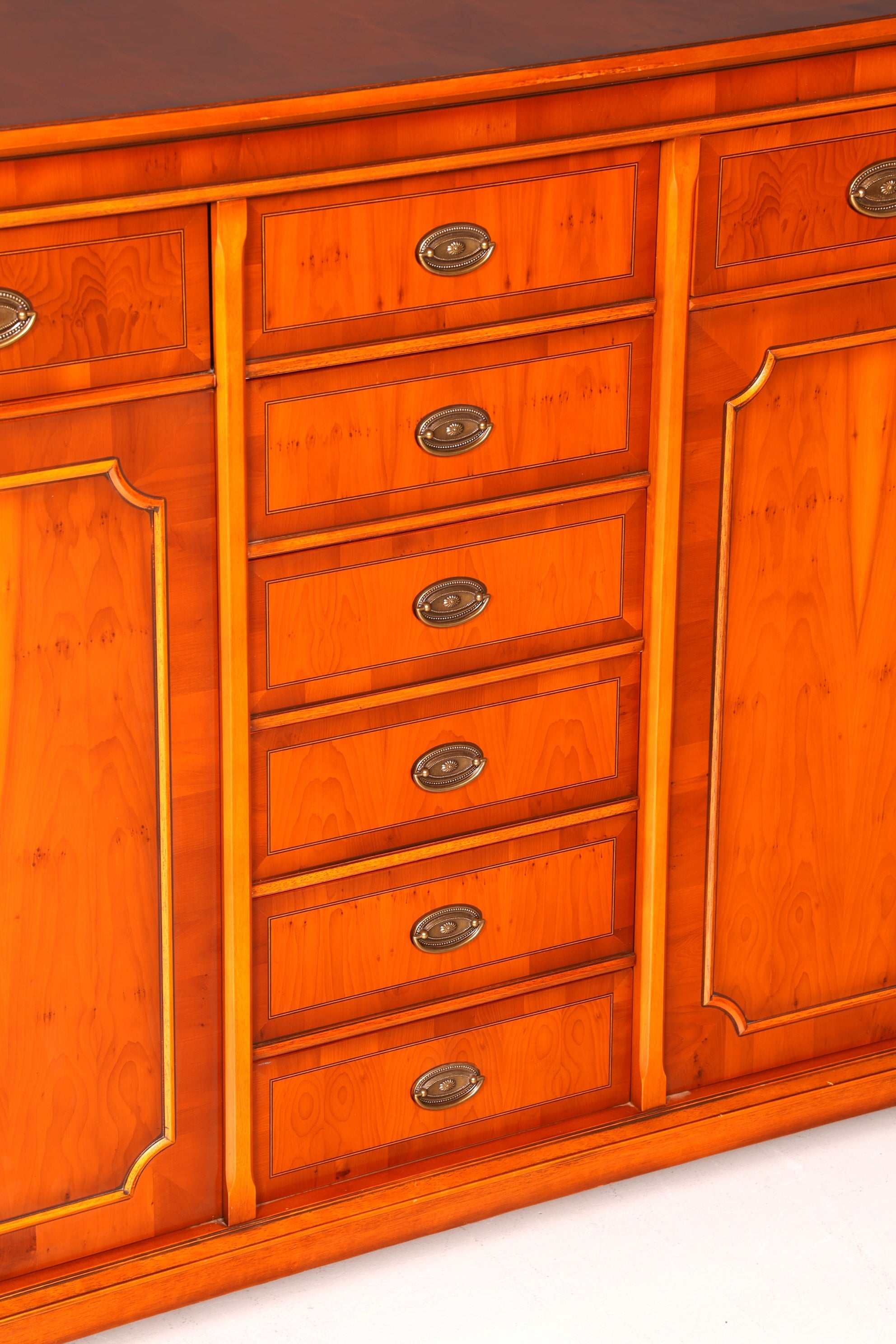 Traumhafter Original Heldense Schrank Englische Eibe Sideboard Echt Holz Antik 60s