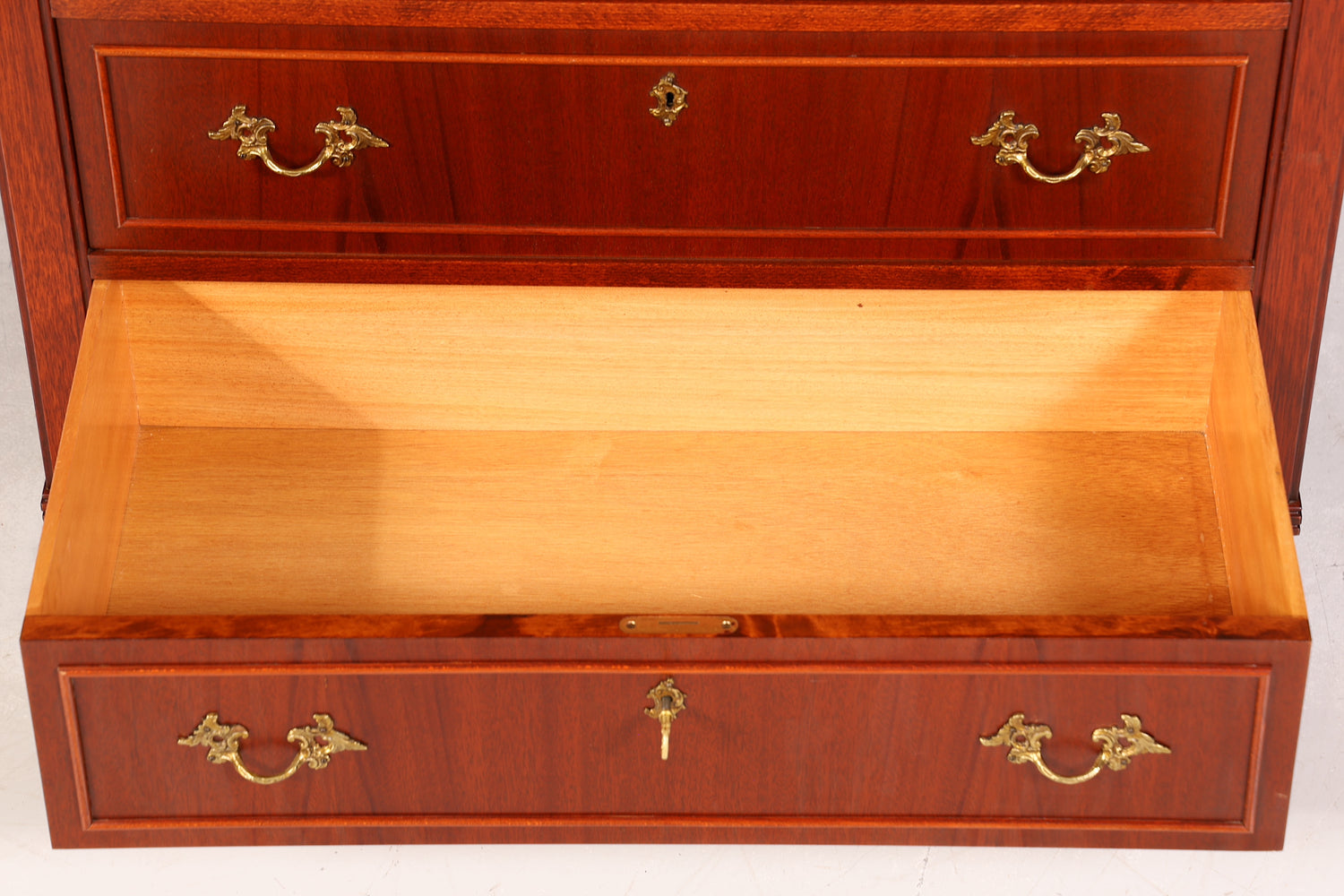 Stilvoller Sekretär im Englischen Stil Büro Vertiko Kommode Mahagoni Schreibkommode