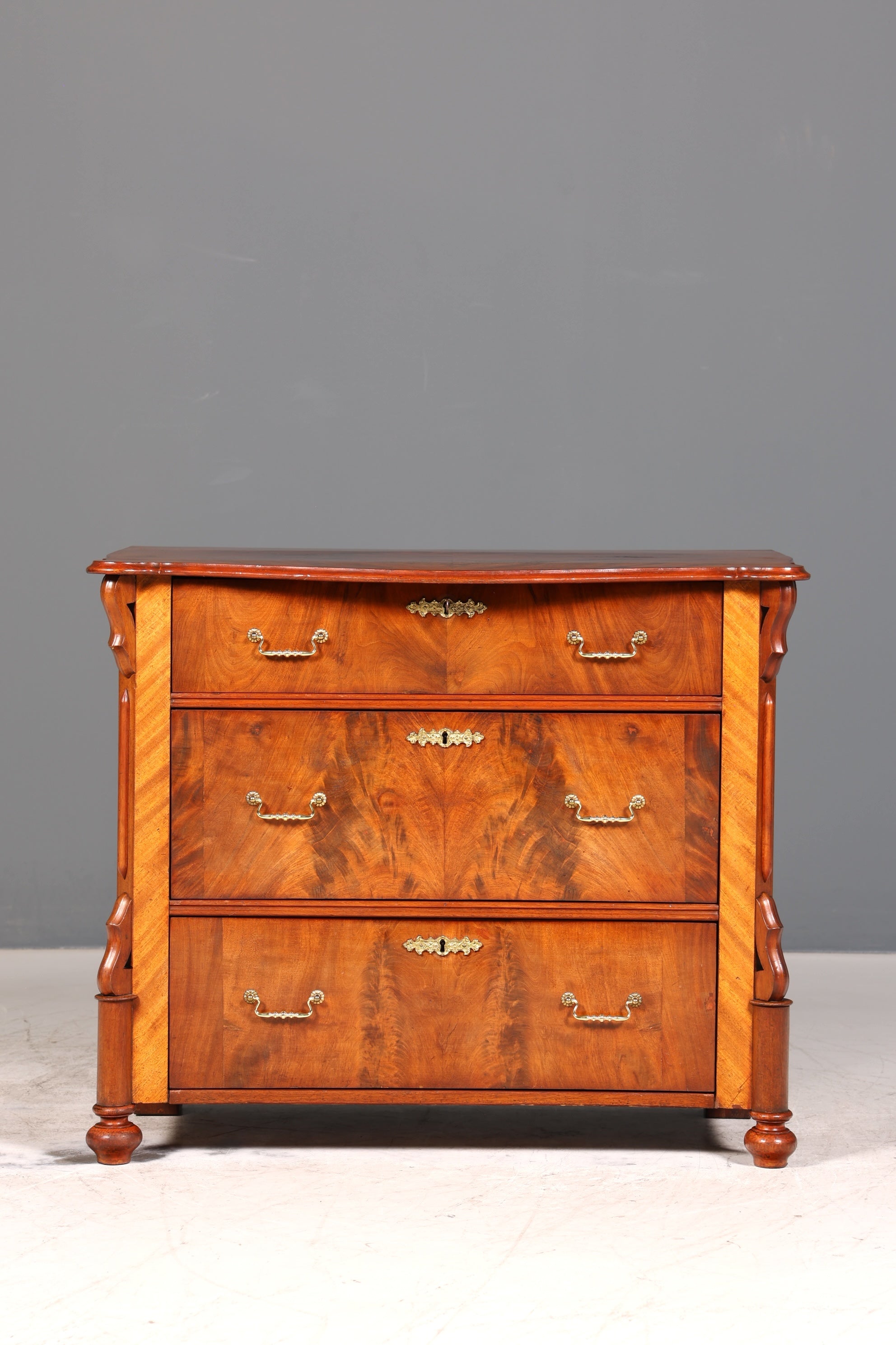 Traumhafte Louis Philippe Kommode Nussbaum Gründerzeit Schubladenkommode um 1890
