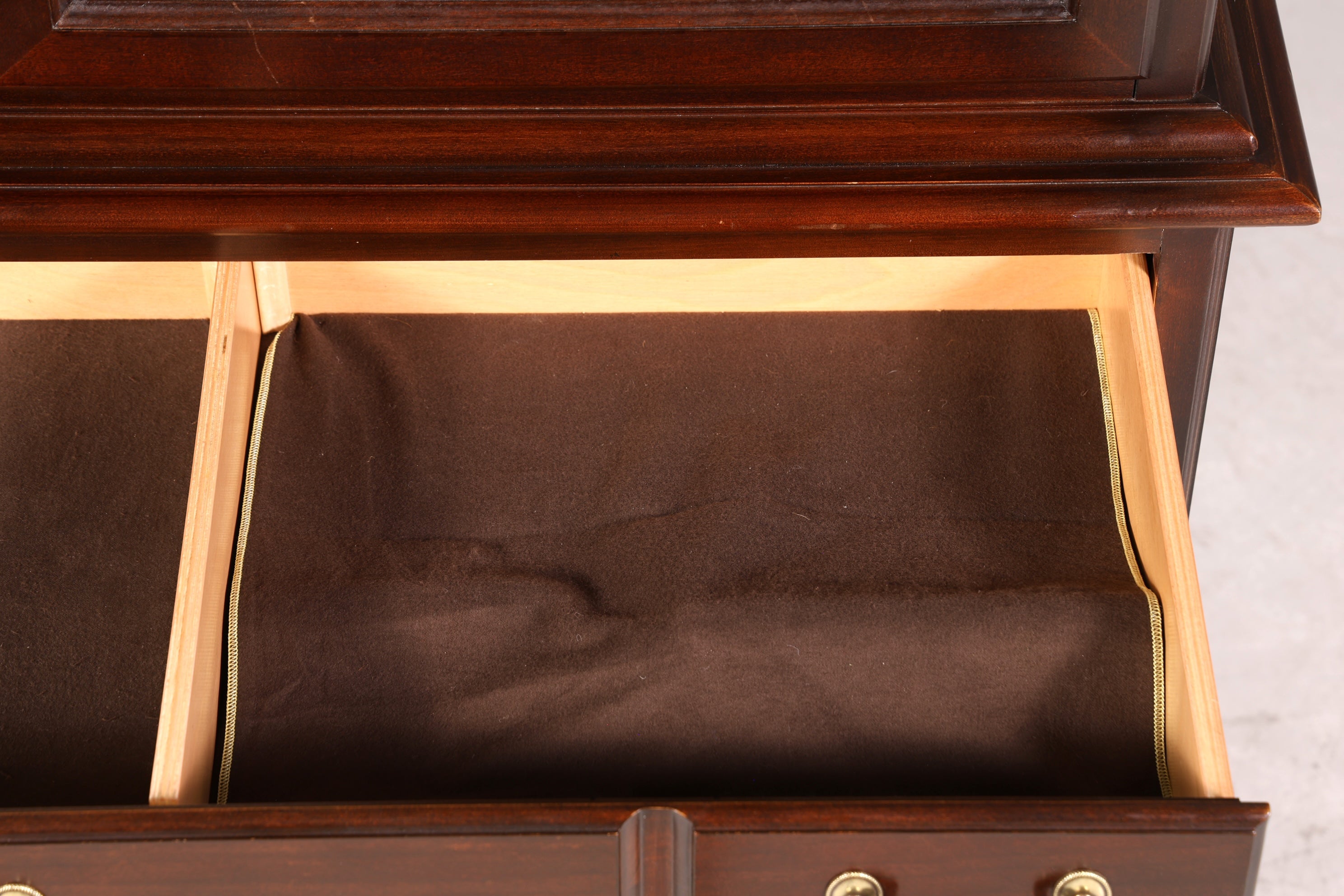 Wunderschöne Original Drexel Heritage Vitrine Bücherschrank USA Schrank Buffet Schrank Regal