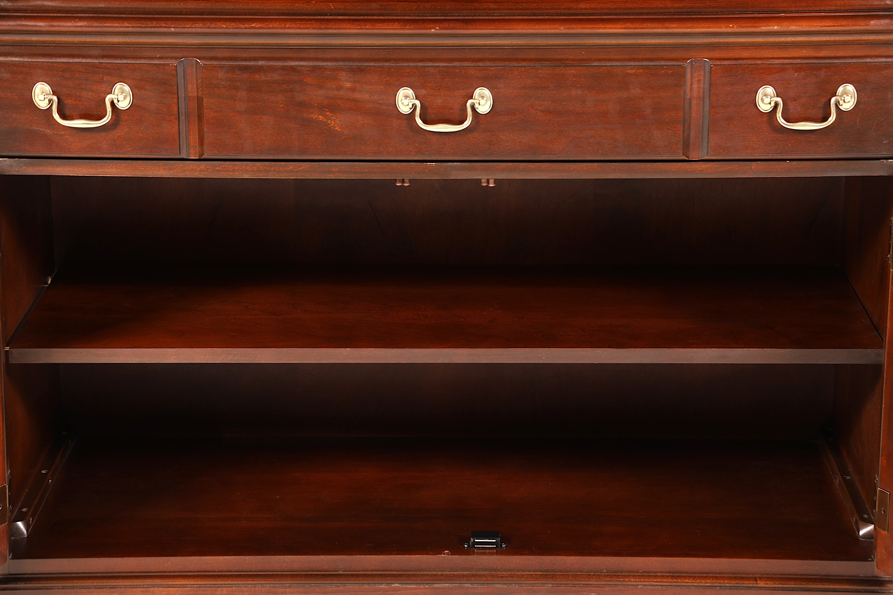Wunderschöne Original Drexel Heritage Vitrine Bücherschrank USA Schrank Buffet Schrank Regal