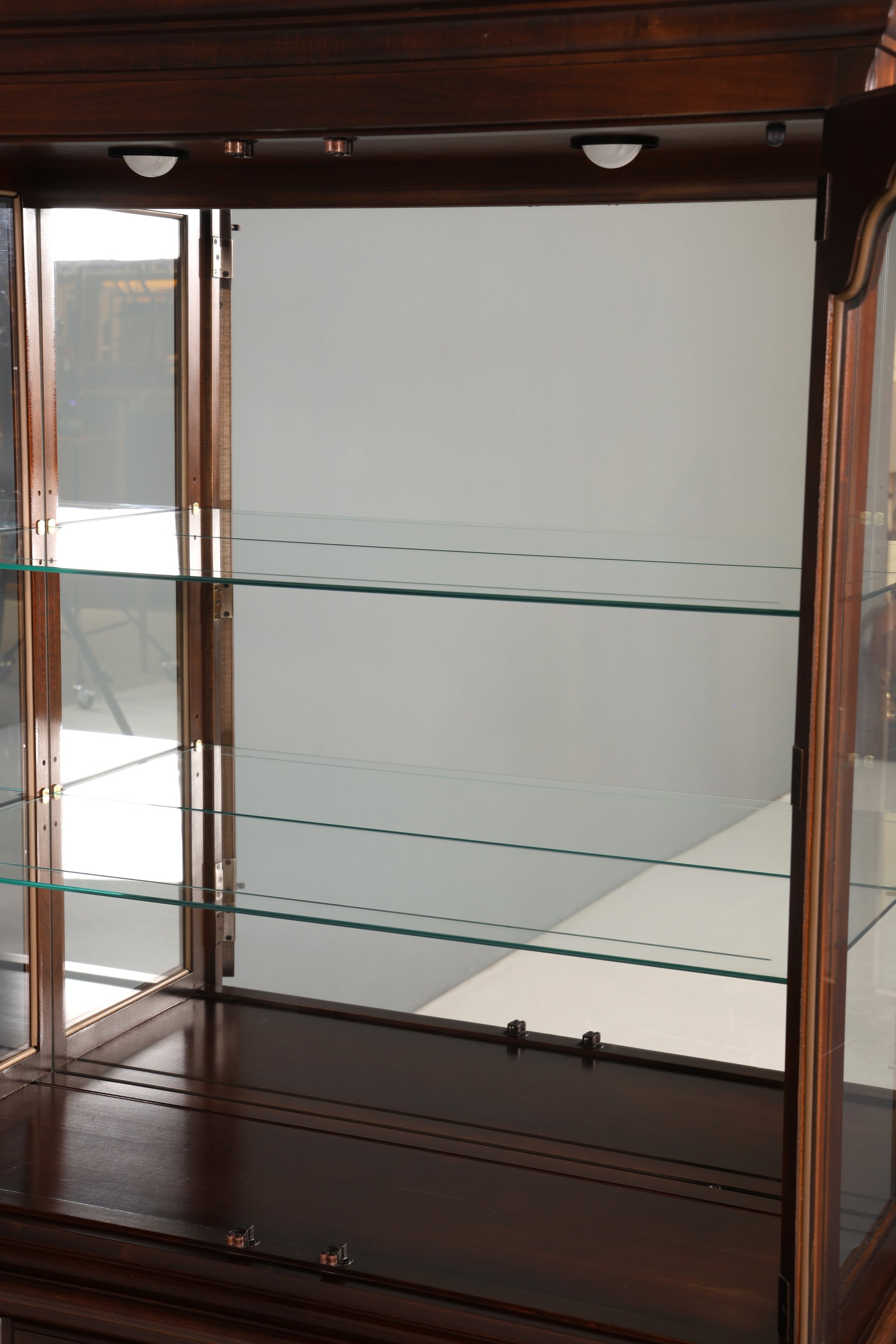 Wunderschöne Original Drexel Heritage Vitrine Bücherschrank USA Schrank Buffet Schrank Regal