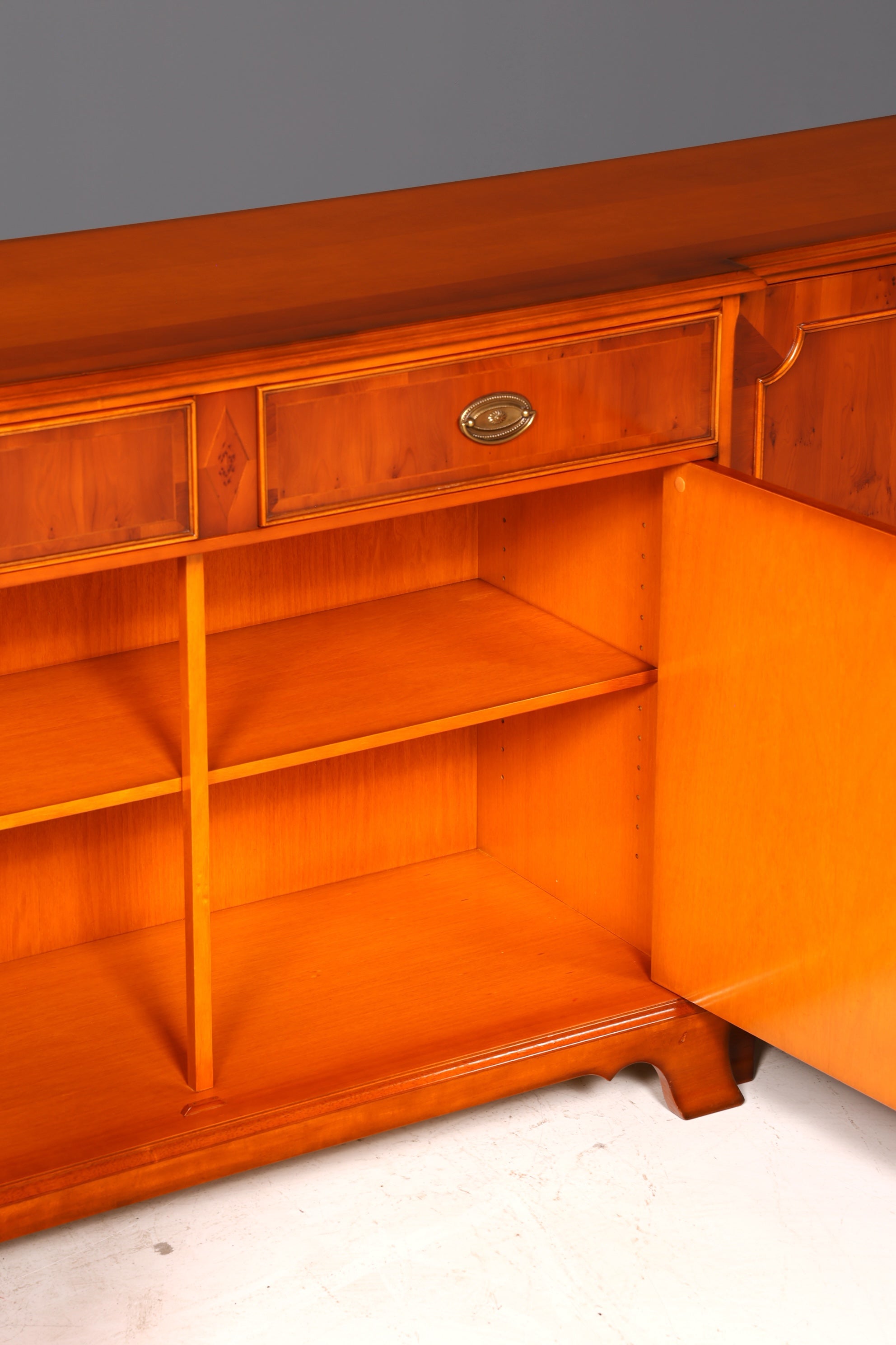 Wunderschönes Original Heldense Sideboard Eibe Englisch Buffetschrank Kommode Antik Schrank Vintage