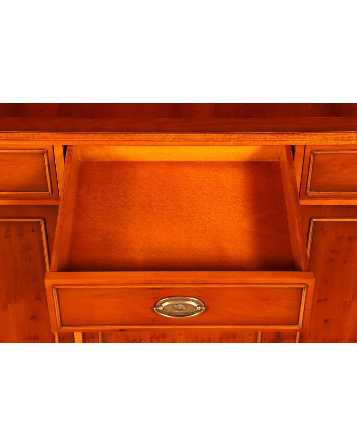 Hauptstadt Möblerei Heldense Sideboard aus Eibenholz mit offener Schublade und klassischem Metallgriff