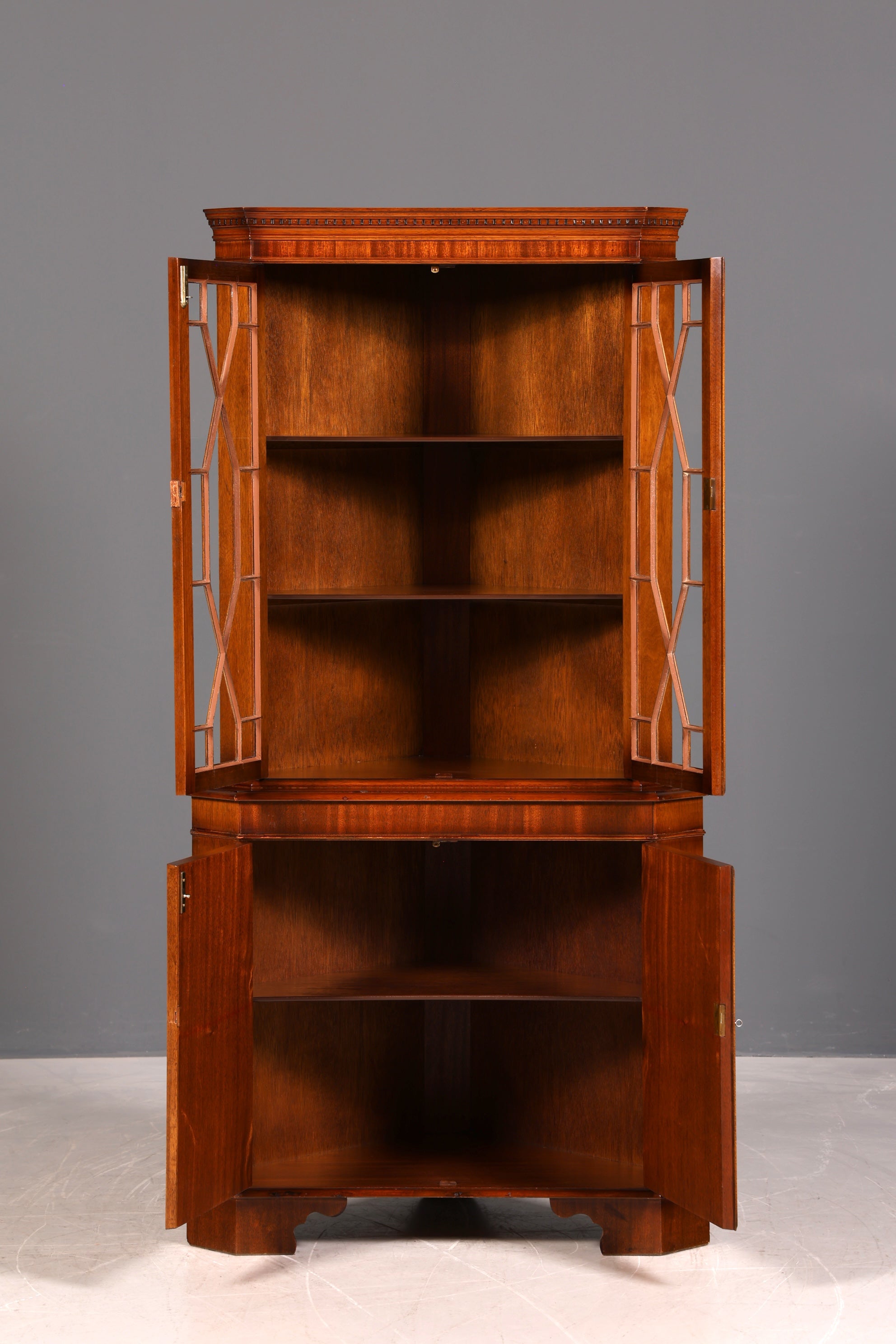 G238 Finish Wunderschöne Englische Eckvitrine Mahagoni Antik 60s echt Holz Schrank Eckschrank Glasvitrine (Kopie)