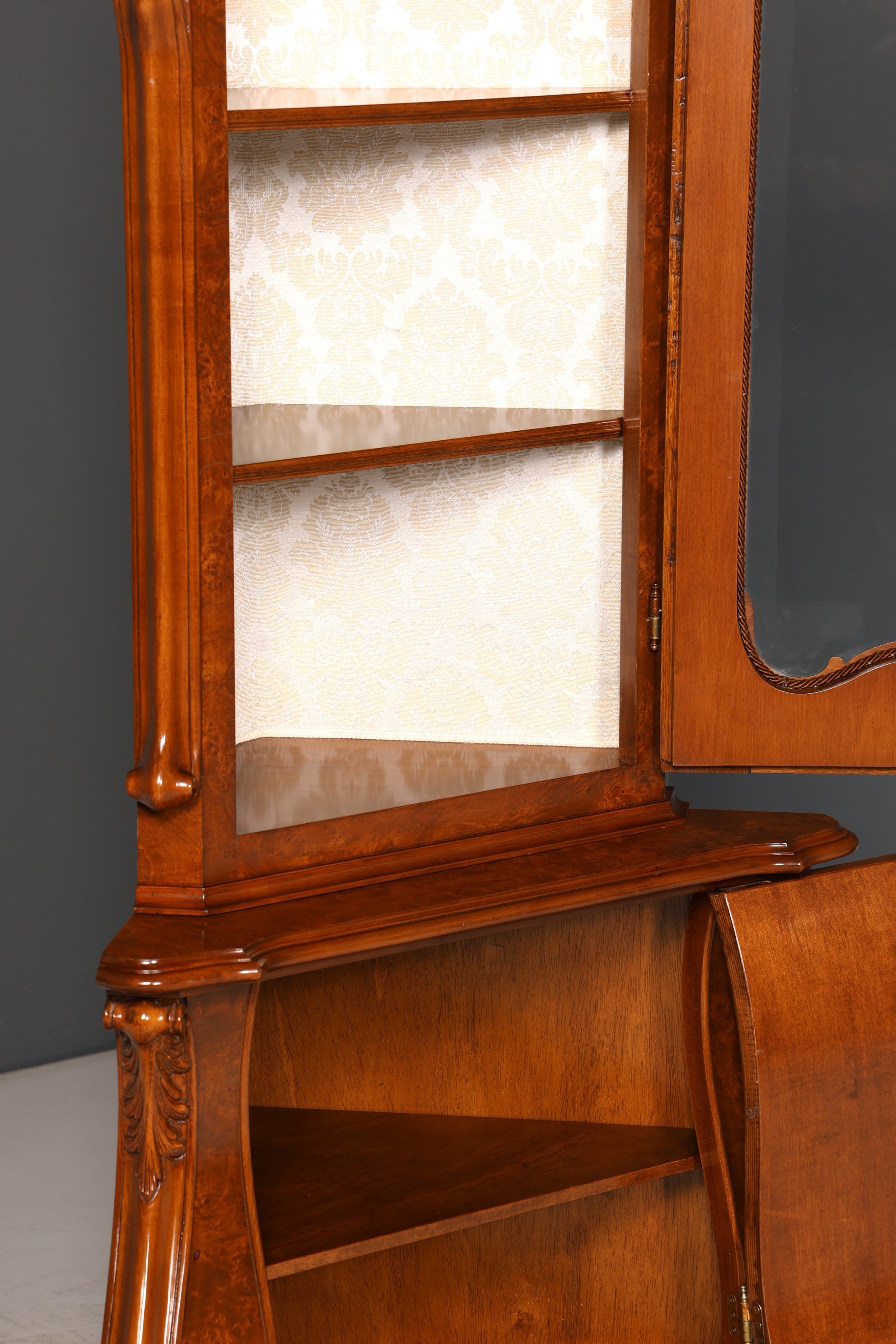 Wunderschöne Barock Eckvitrine echt Holz Chippendale Vitrine Regal Schrank