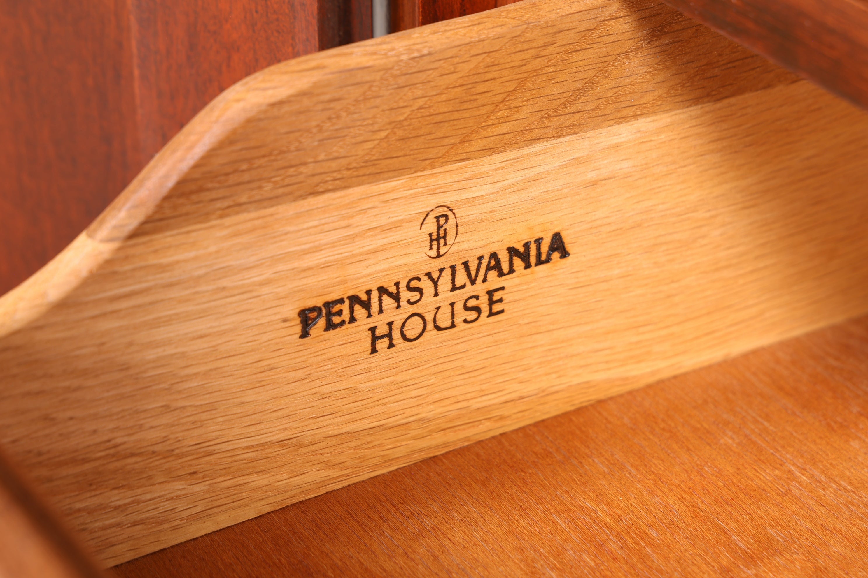 Stilvolle Original Pennsylvania House Vitrine Bücherschrank USA Schrank Buffet Schrank Regal