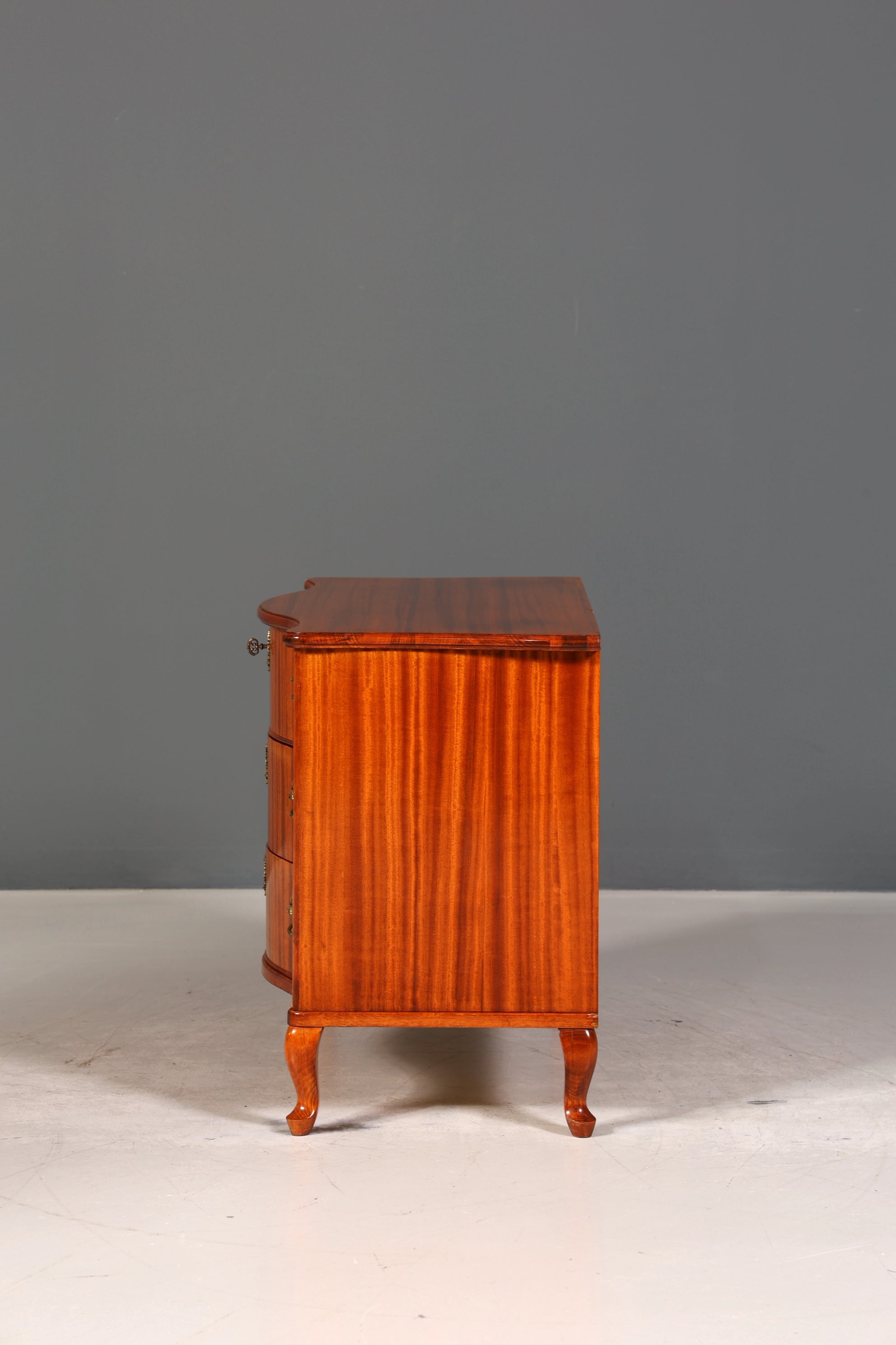 Traumhafte geschwungene Kommode im Barock Stil Sideboard Englisch Schubladenkommode