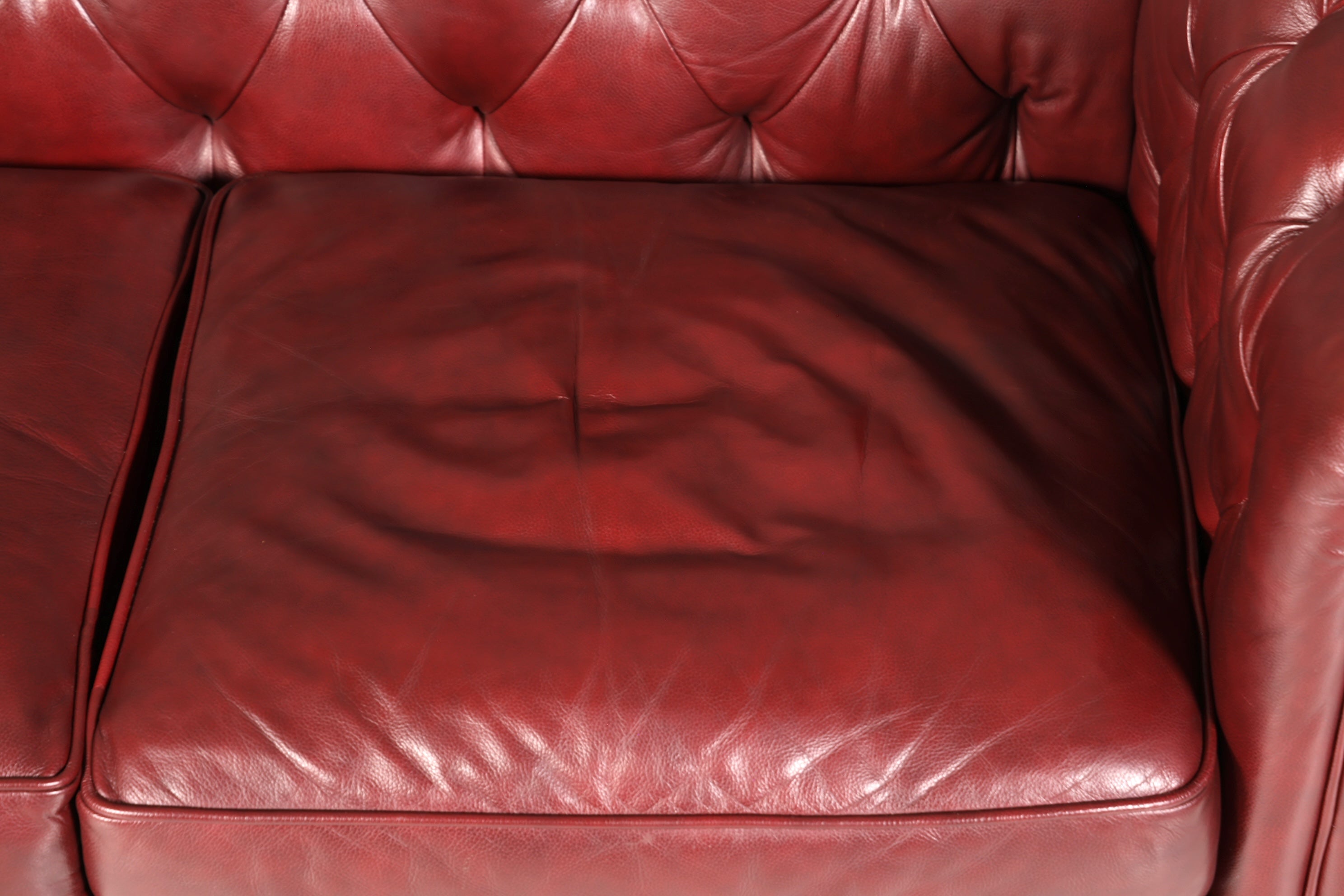 Wunderschönes Original Chesterfield Sofa 2,5-Sitzer Couch Oxblood England Polstersofa