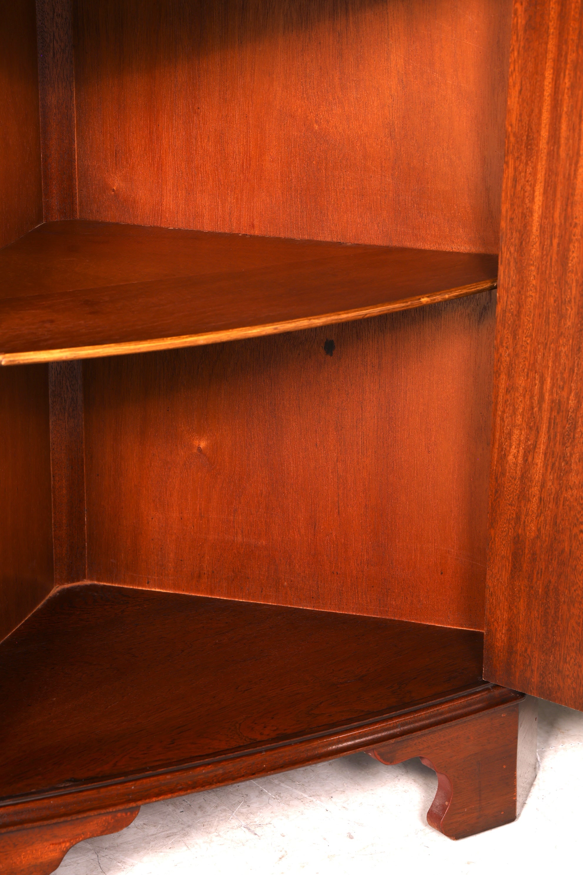 G248 Finish Wunderschöne Englische Eckvitrine Mahagoni Antik 60s echt Holz Schrank Eckschrank Glasvitrine (Kopie)