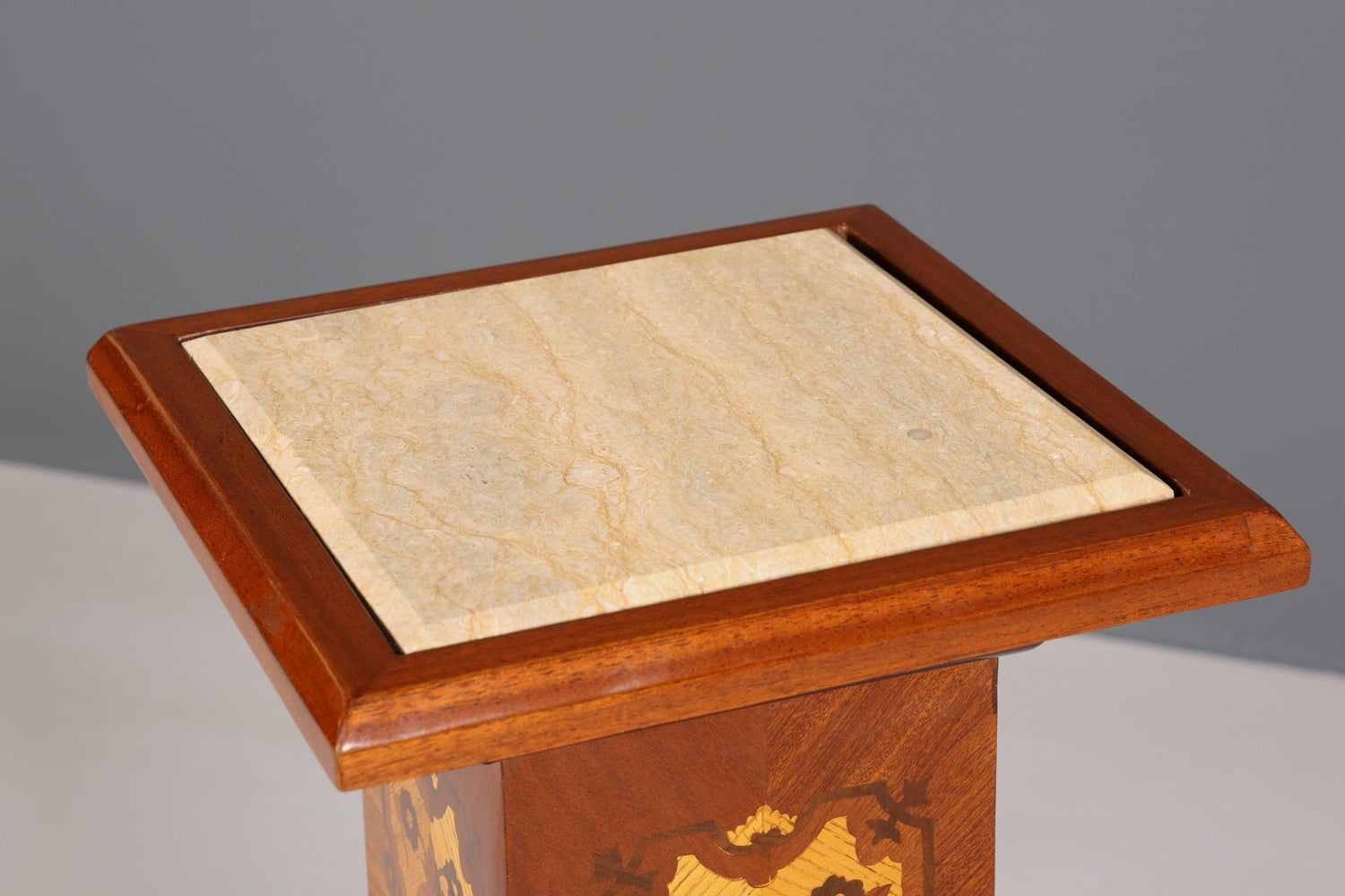 Traumhafte Barock Stil Säule Louis XV Blumensäule Naturstein Marmor Ablage Tisch