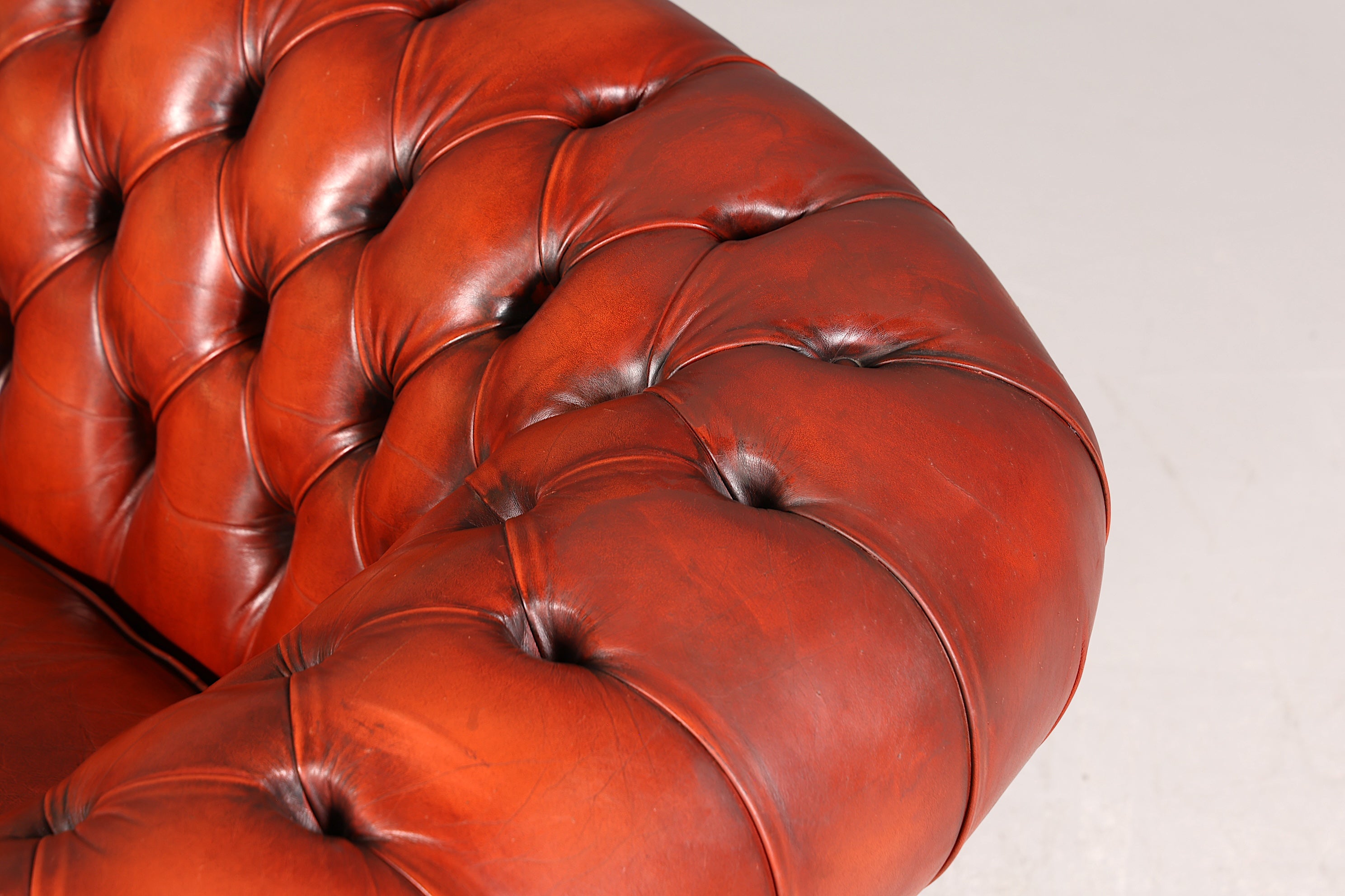 Traumhaftes Original Chesterfield Sofa 2-Sitzer UK Couch England Polstersofa
