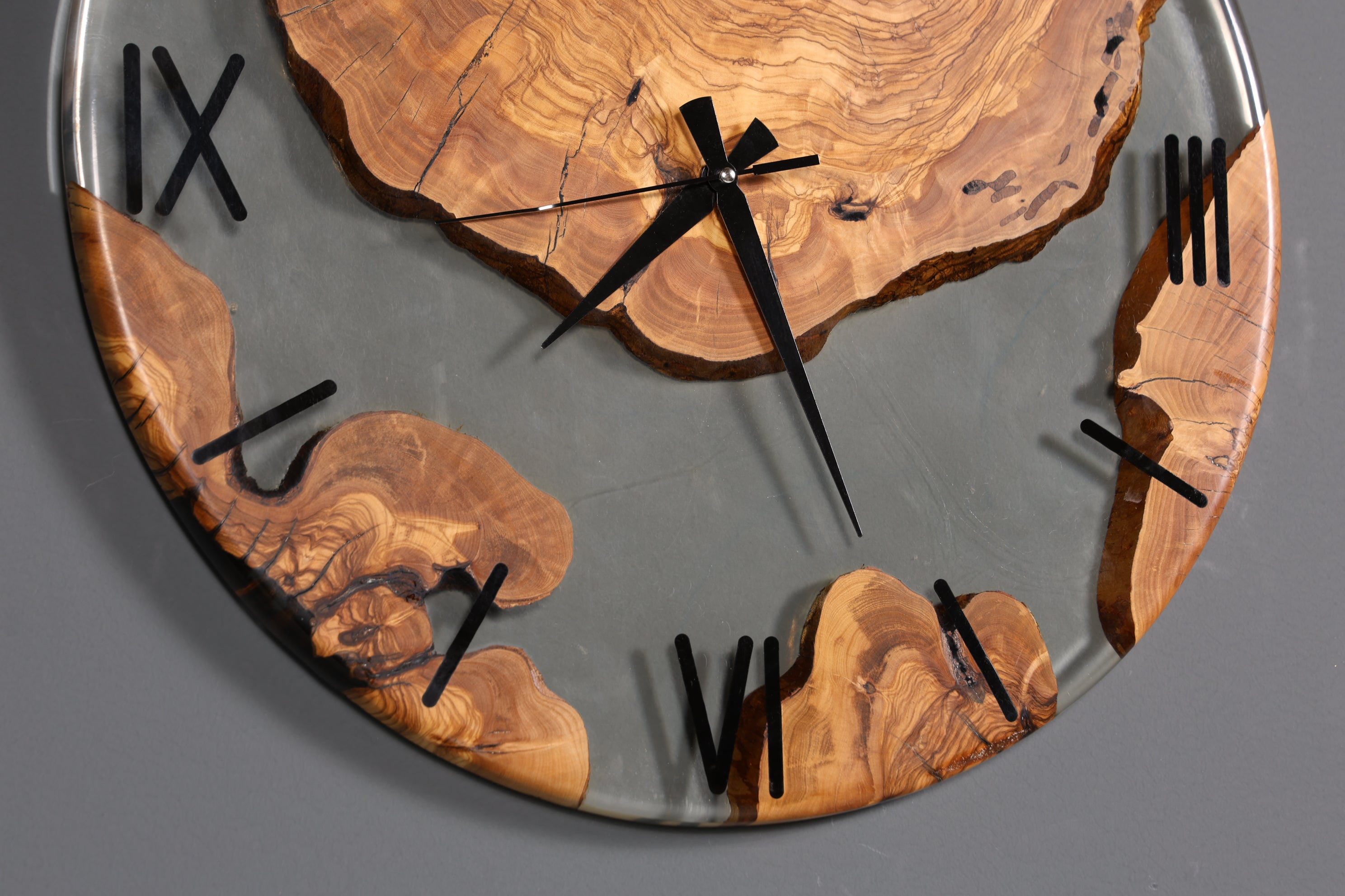 Stilvolle Handgefertigte XXL Epoxidharz Uhr Olivenbaum Wanduhr Epoxy Analog Uhr