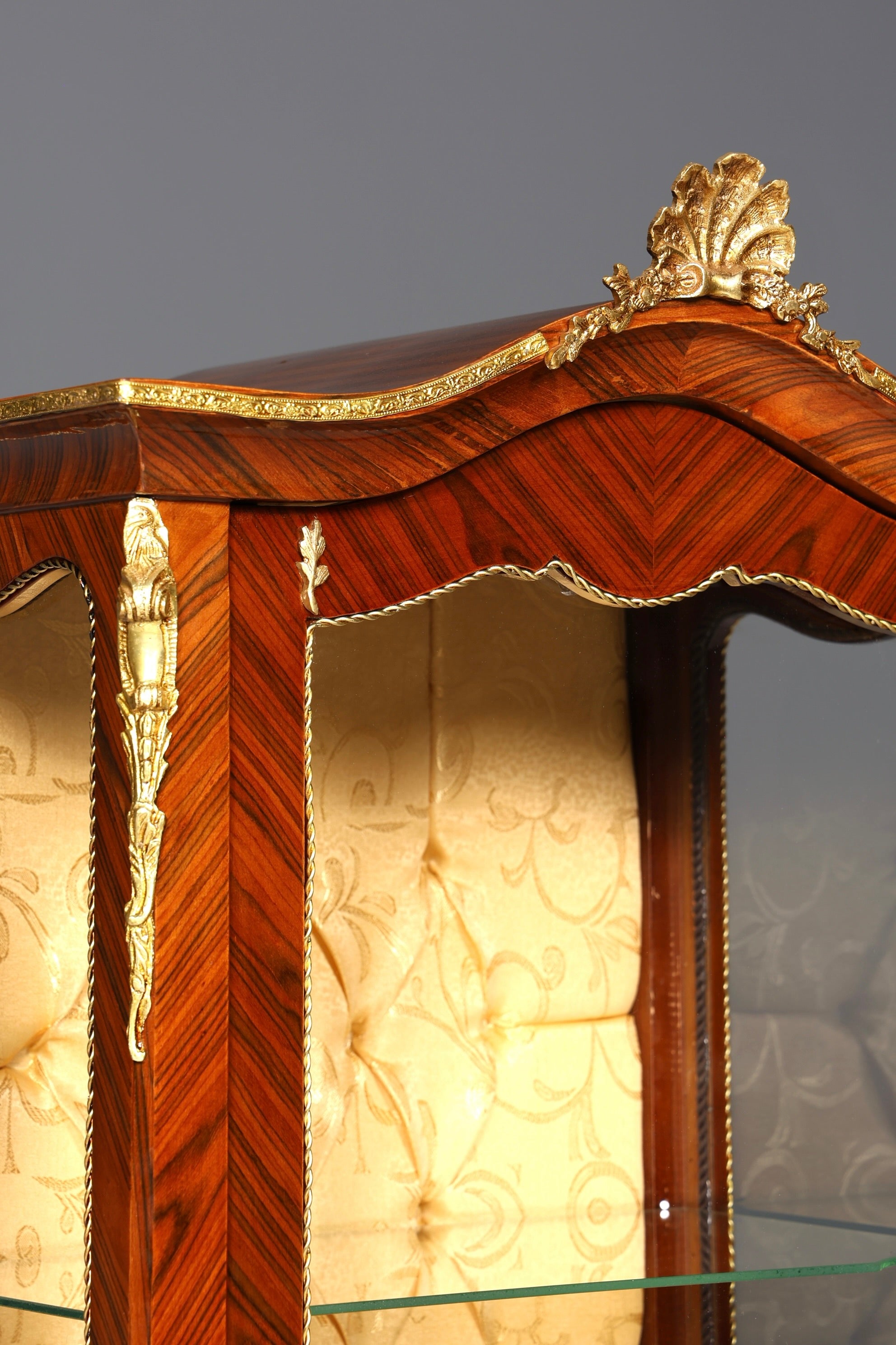 Traumhafte Barock Stil Vitrine Antik Stil Sammler Schrank Intarsien Glasschrank