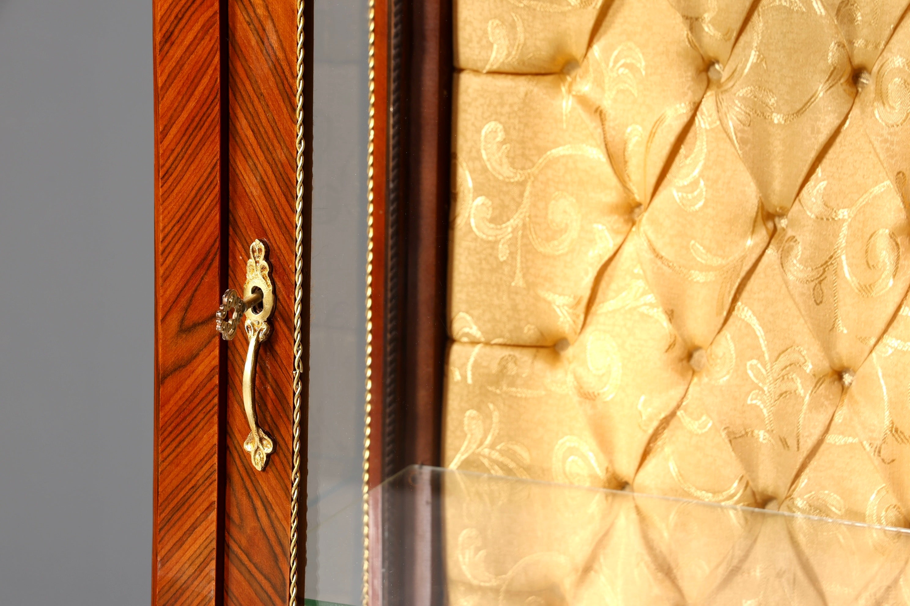 Traumhafte Barock Stil Vitrine Antik Stil Sammler Schrank Intarsien Glasschrank