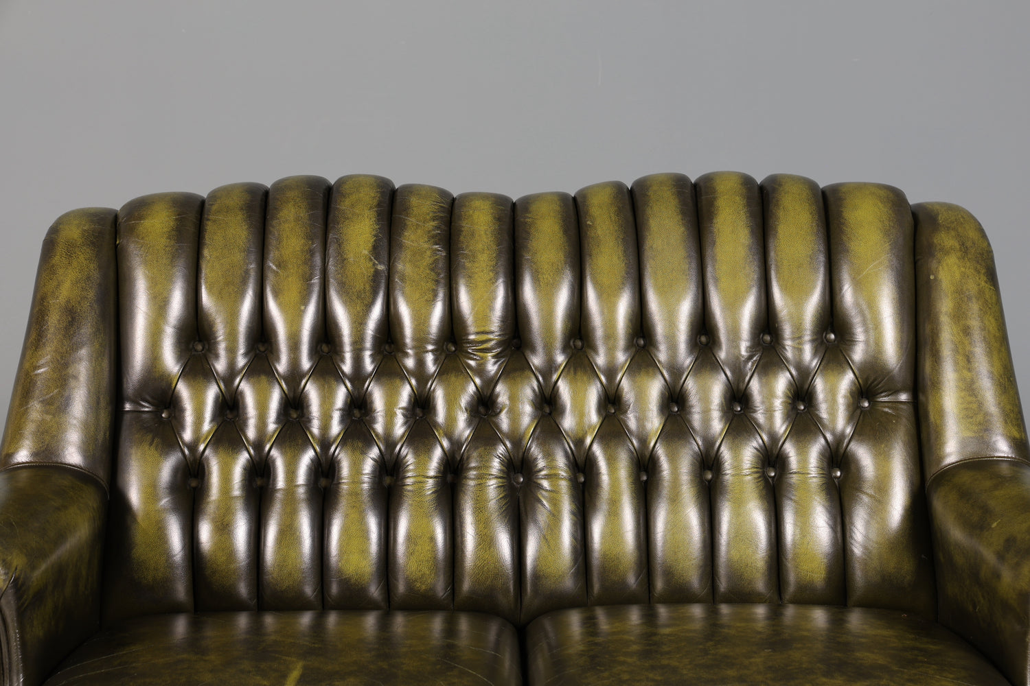 Wunderschönes Original Chesterfield 2er Sofa Englisch Leder 2- Sitzer Couch