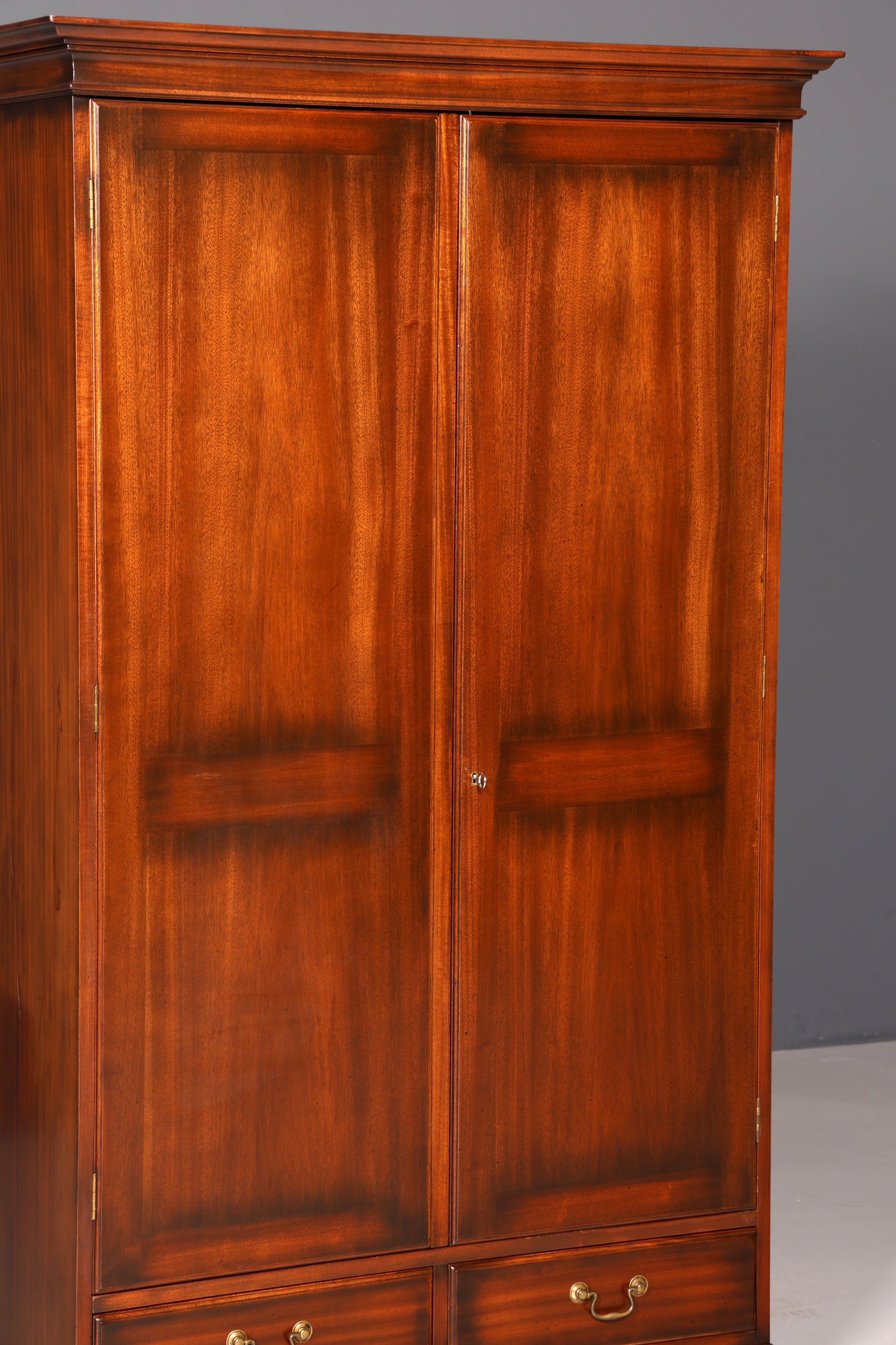 Wunderschöner Englischer Schrank Mahagoni Dielenschrank Wäscheschrank Kleiderschrank Antik Vintage