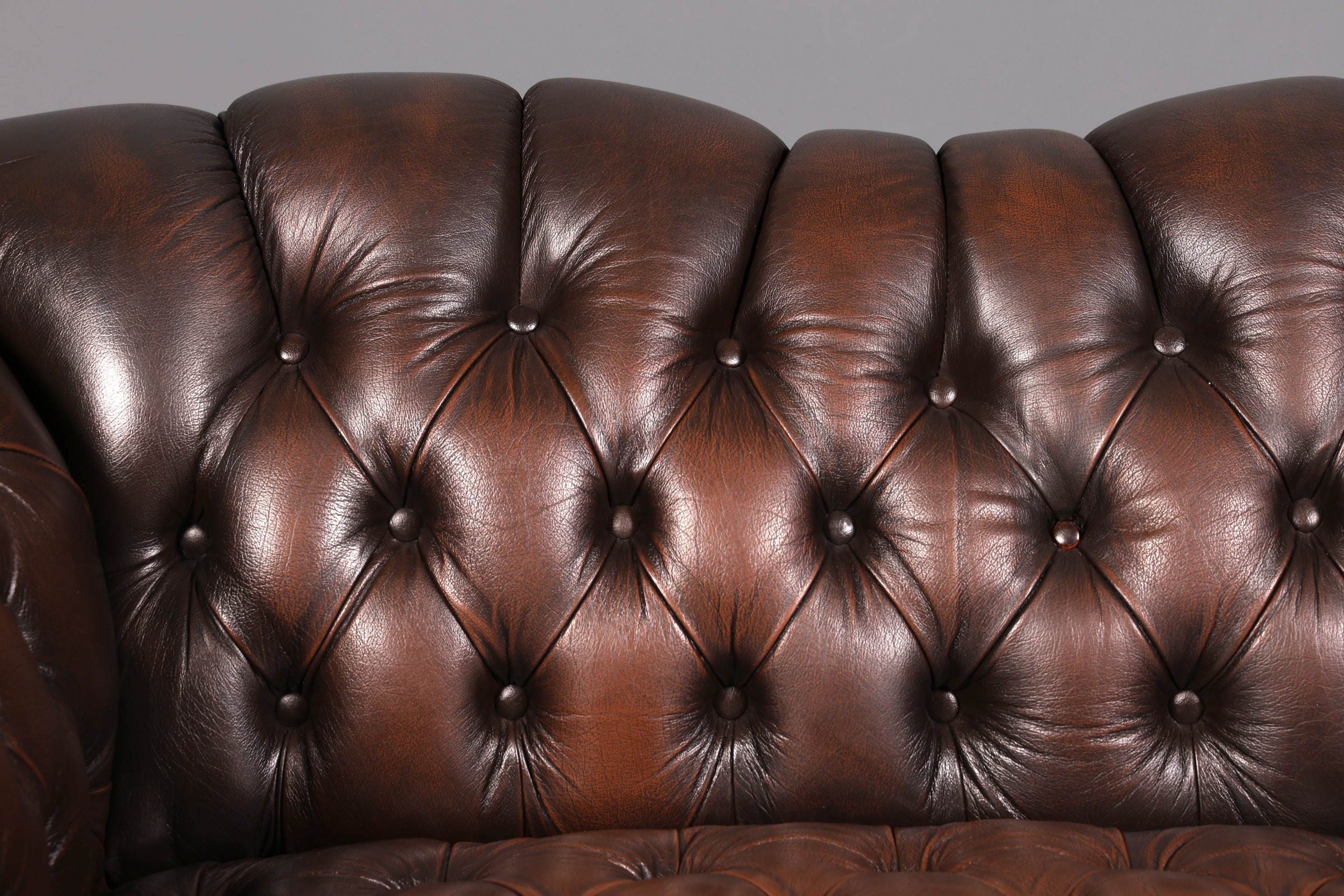 Wunderschönes Original Chesterfield 2er Sofa Englisch Herrenzimmer echt Leder 2- Sitzer Couch