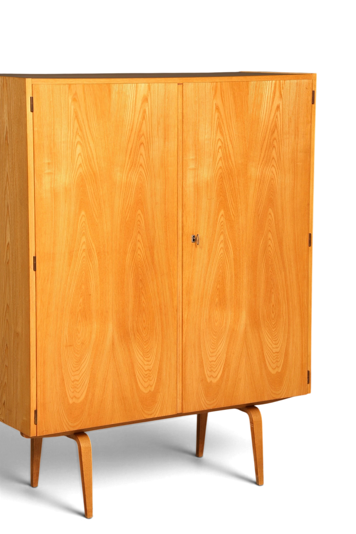Hauptstadt Möblerei Hellerau Schrank Modell 427 aus hellem Holz mit gespiegelter Maserung im Mid-Century-Design