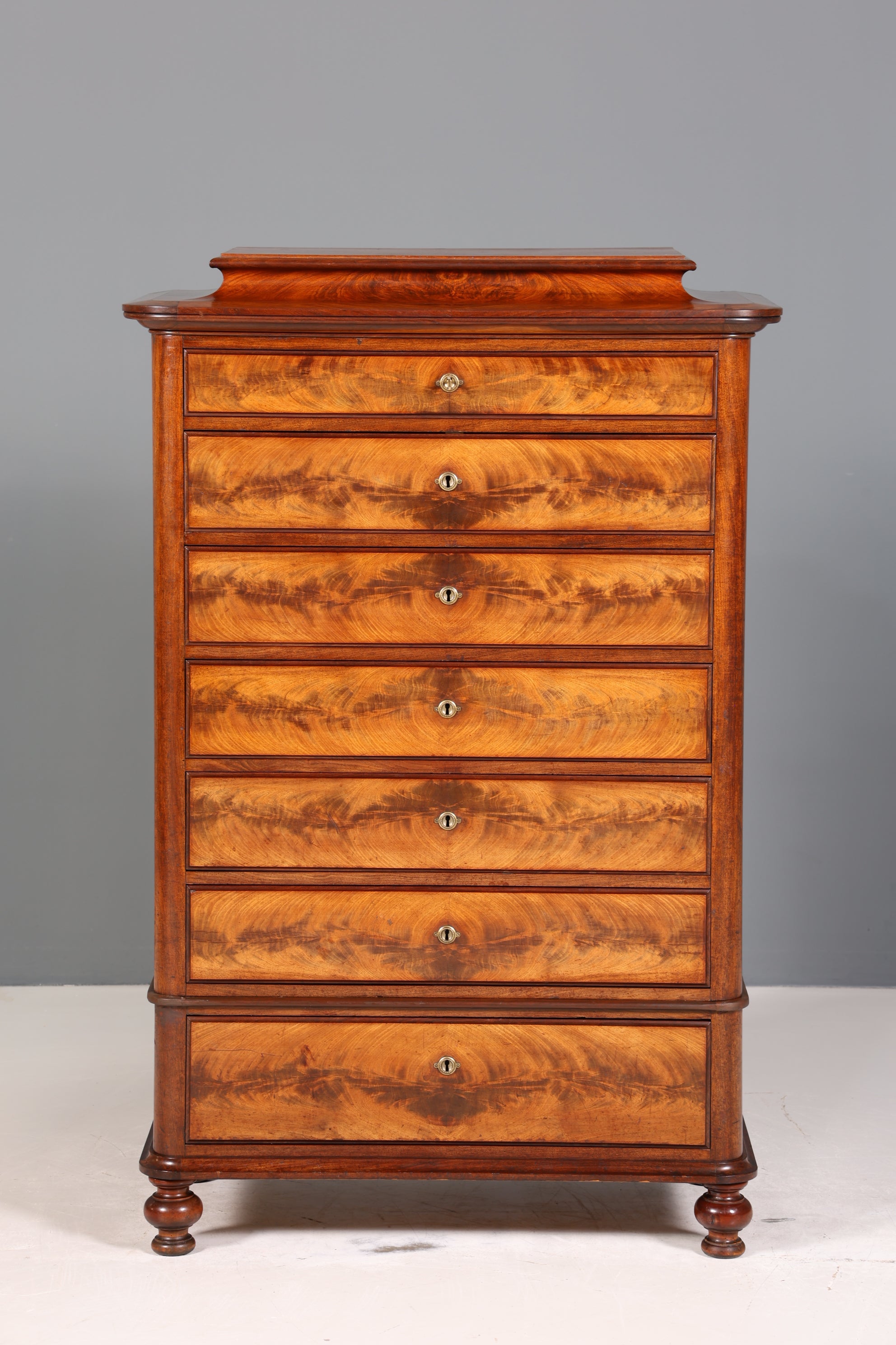 Wunderschöne Louis Philippe Chiffoniere um 1880 Gründerzeit Nussbaum Vertiko Schrank Semainier