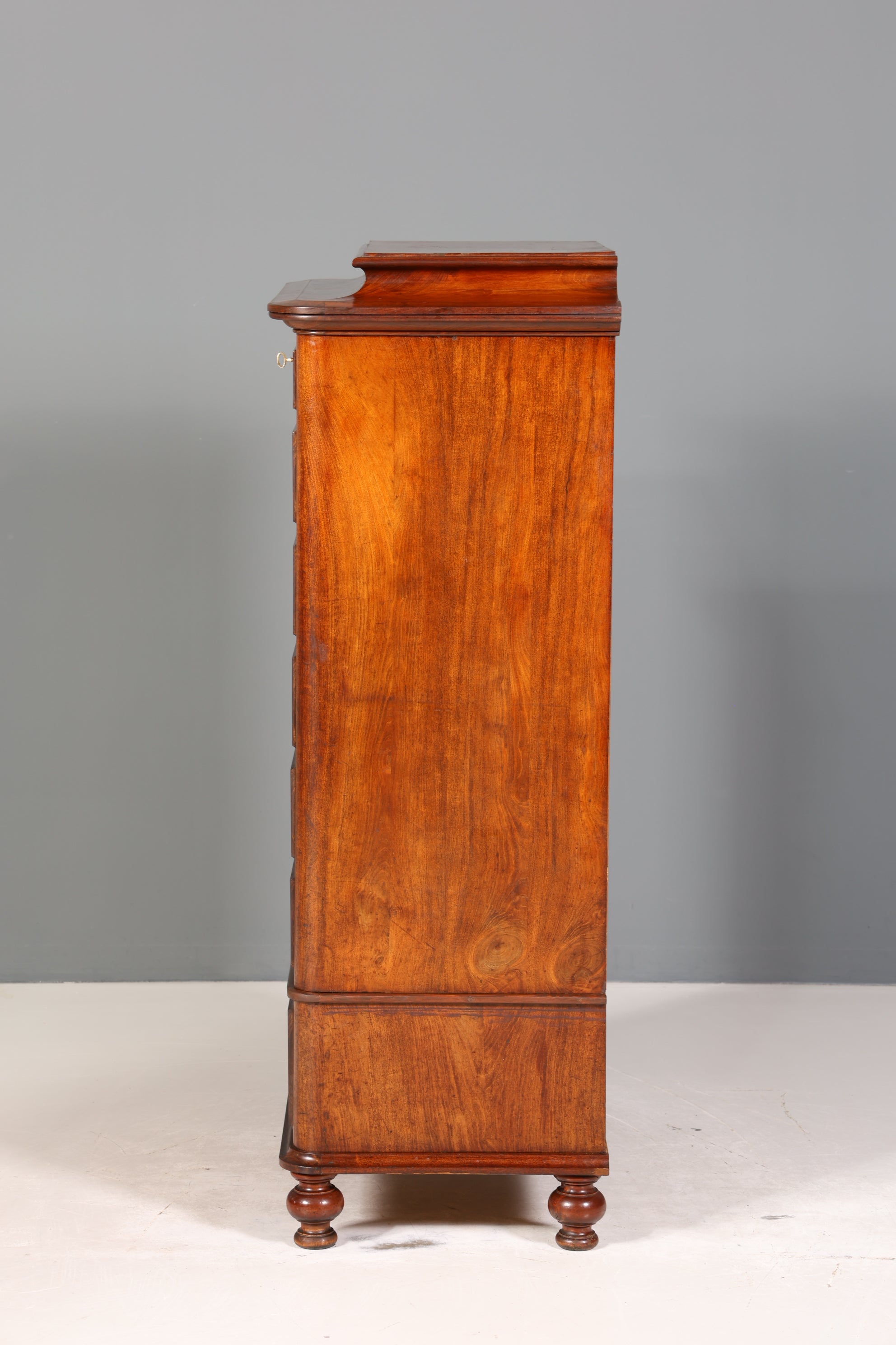 Wunderschöne Louis Philippe Chiffoniere um 1880 Gründerzeit Nussbaum Vertiko Schrank Semainier