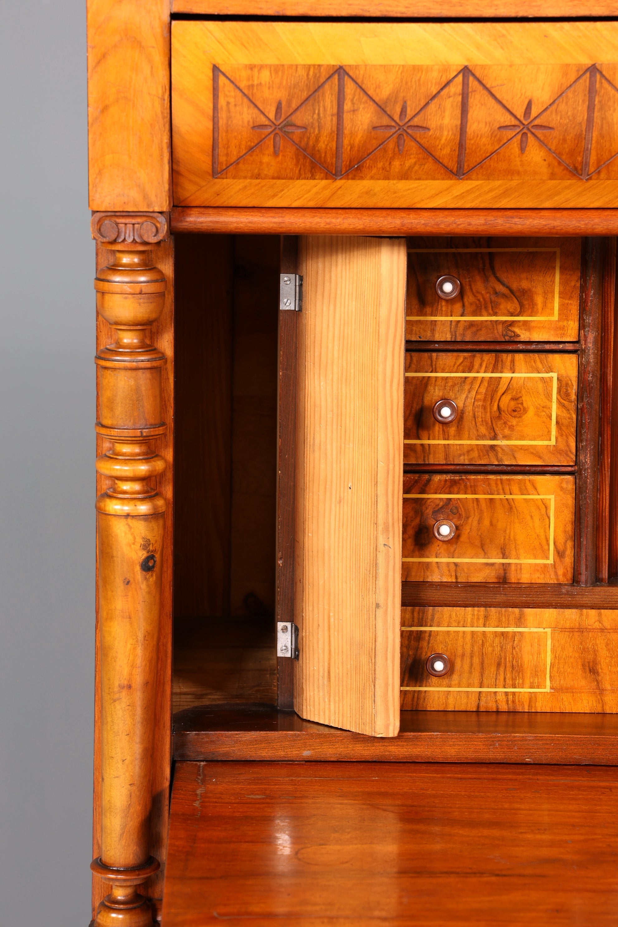 Stilvoller Gründerzeit Sekretär Vertiko Nussbaum Jugendstil Highboard Louis Philippe Kommode um 1880