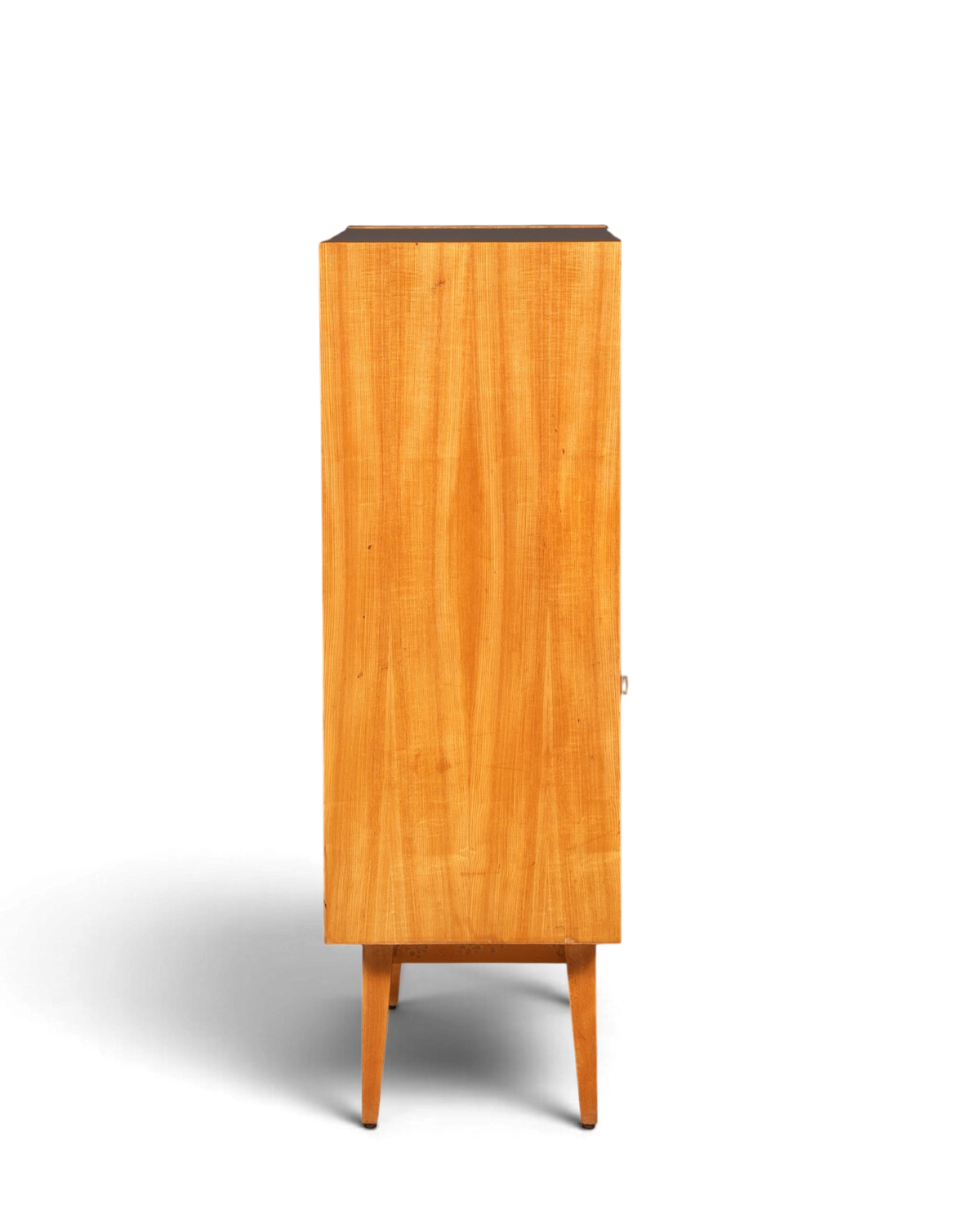 Hauptstadt Möblerei Hellerau Schrank Modell 602 von Franz Ehrlich aus hellem Echtholz in Mid Century Optik Seitenansicht