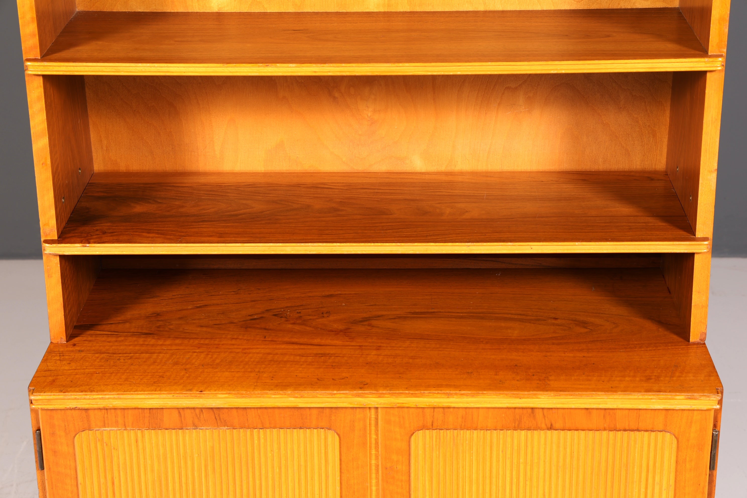 Wunderschöner Mid Century Schrank Highboard Vintage Bücherregal Holz Kommode 60s Designklassiker