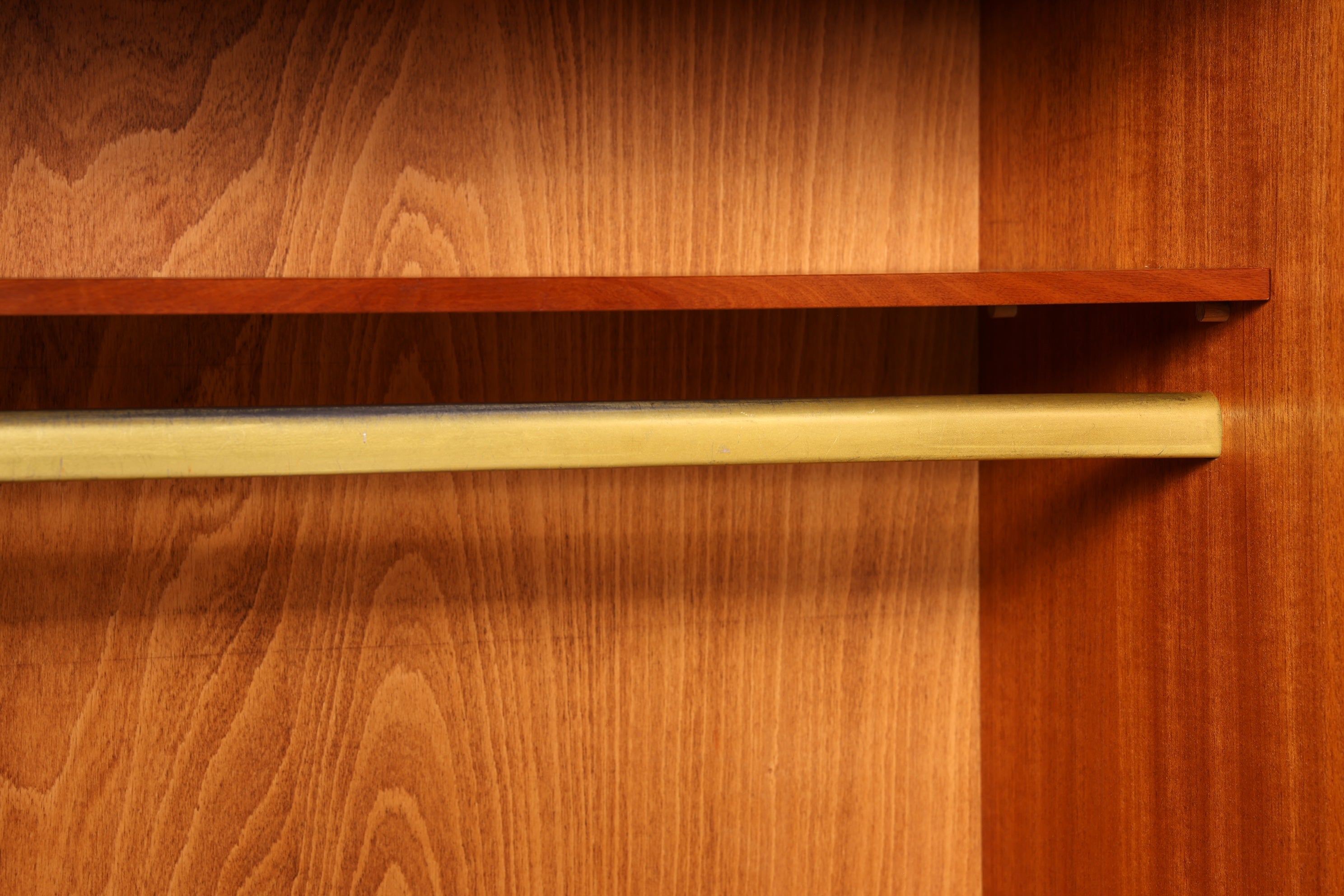 Traumhafter Mid Century Kleiderschrank Vintage Schrank Retro Wäscheschrank Dielenschrank Schlafzimmer