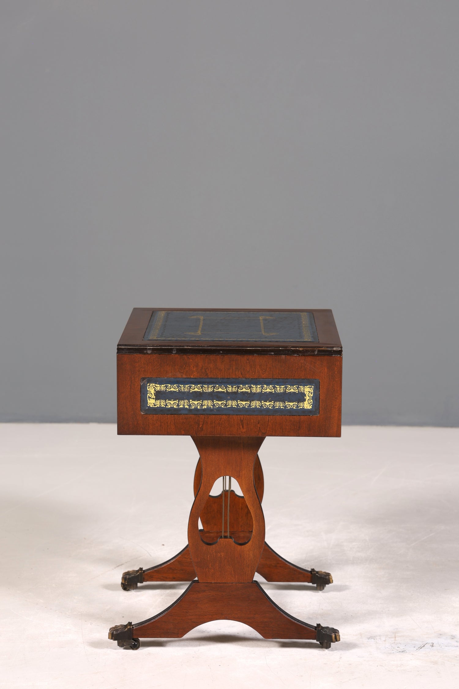 Wunderschöner Englischer Tisch Mahagoni Klapptisch Beistelltisch Englisch echt Leder Antik 60s Ablage