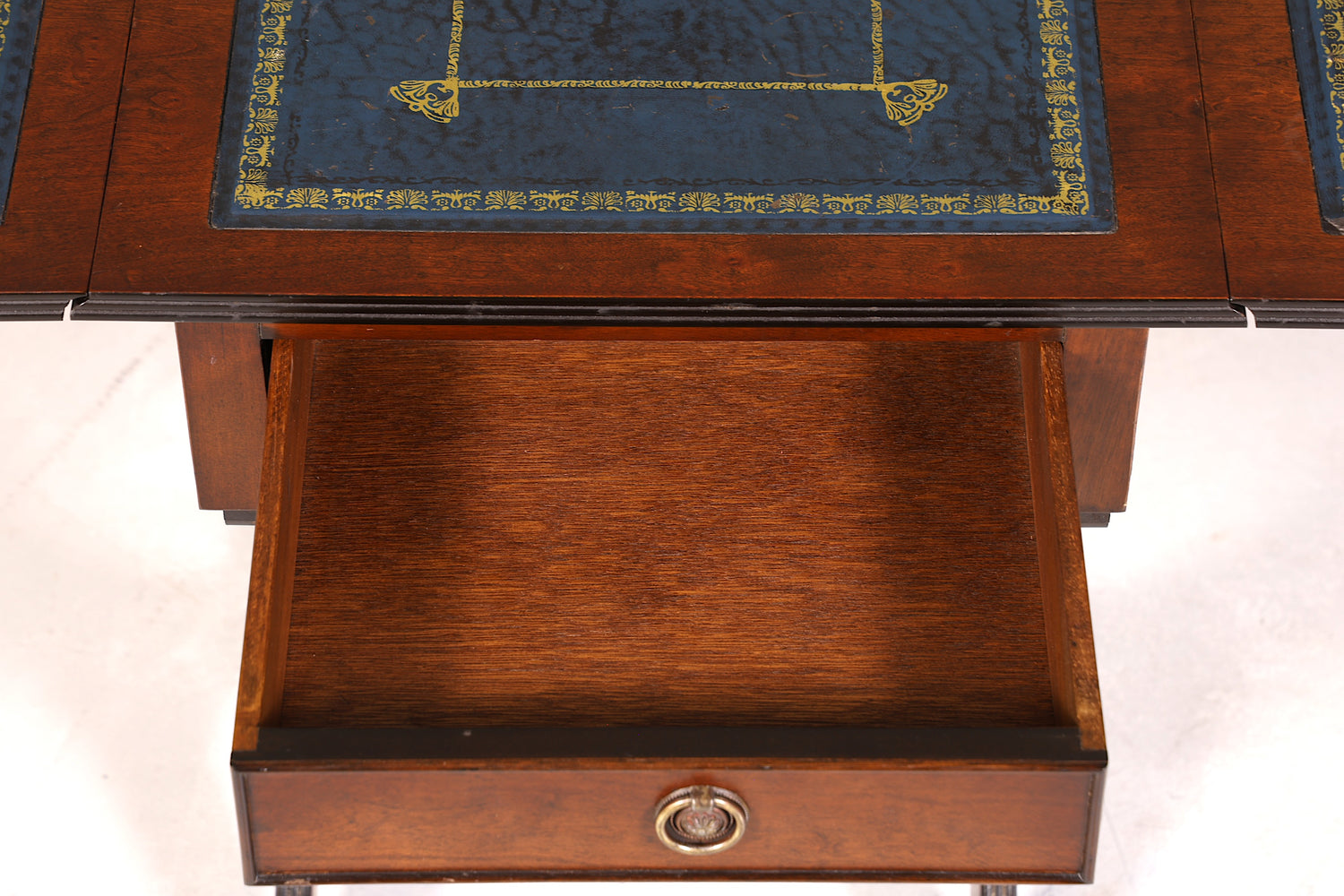 Wunderschöner Englischer Tisch Mahagoni Klapptisch Beistelltisch Englisch echt Leder Antik 60s Ablage