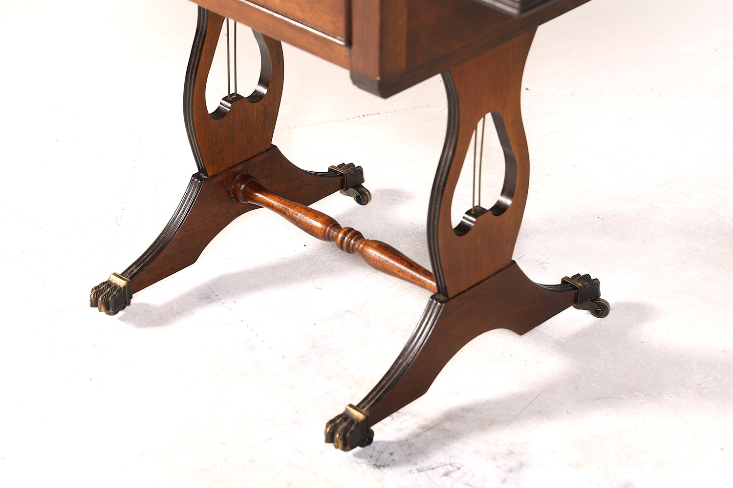 Wunderschöner Englischer Tisch Mahagoni Klapptisch Beistelltisch Englisch echt Leder Antik 60s Ablage