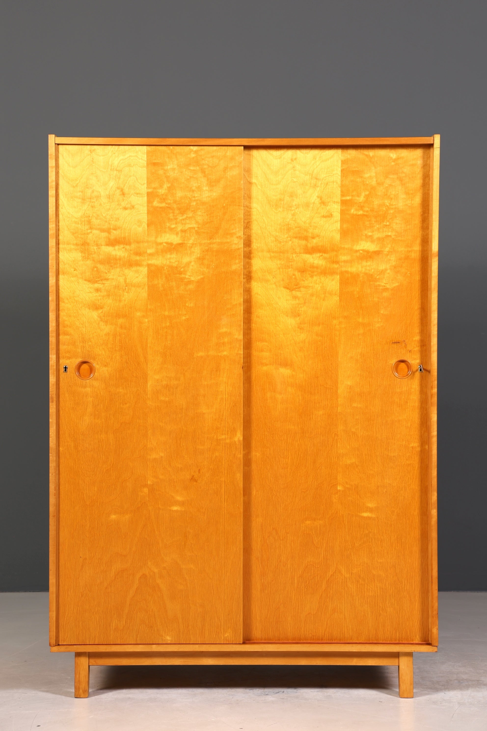 Traumhafter Mid Century Kleiderschrank Schiebetür Schrank Vintage Schrank Retro Wäscheschrank