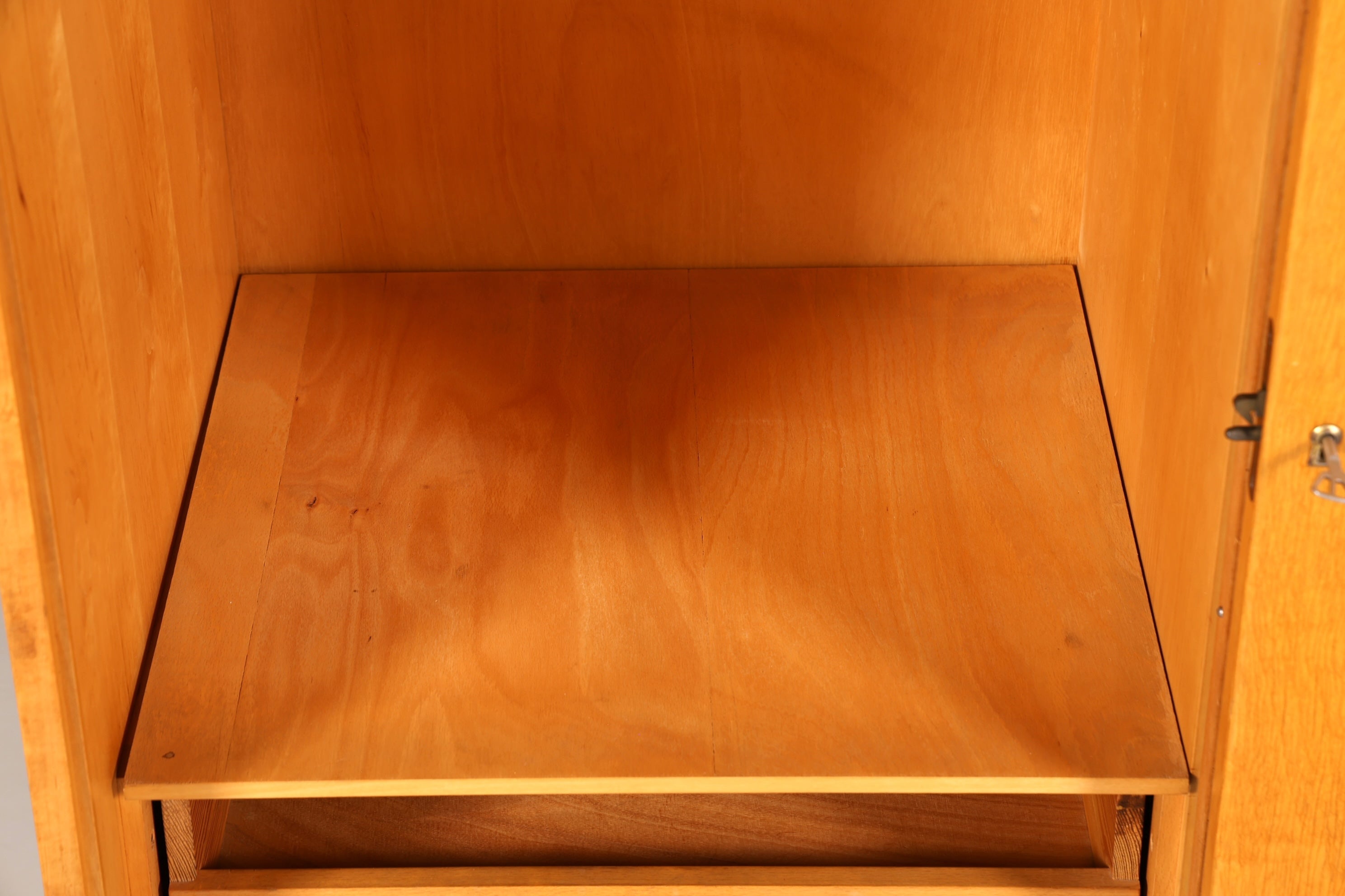 Traumhafter Mid Century Kleiderschrank Schiebetür Schrank Vintage Schrank Retro Wäscheschrank