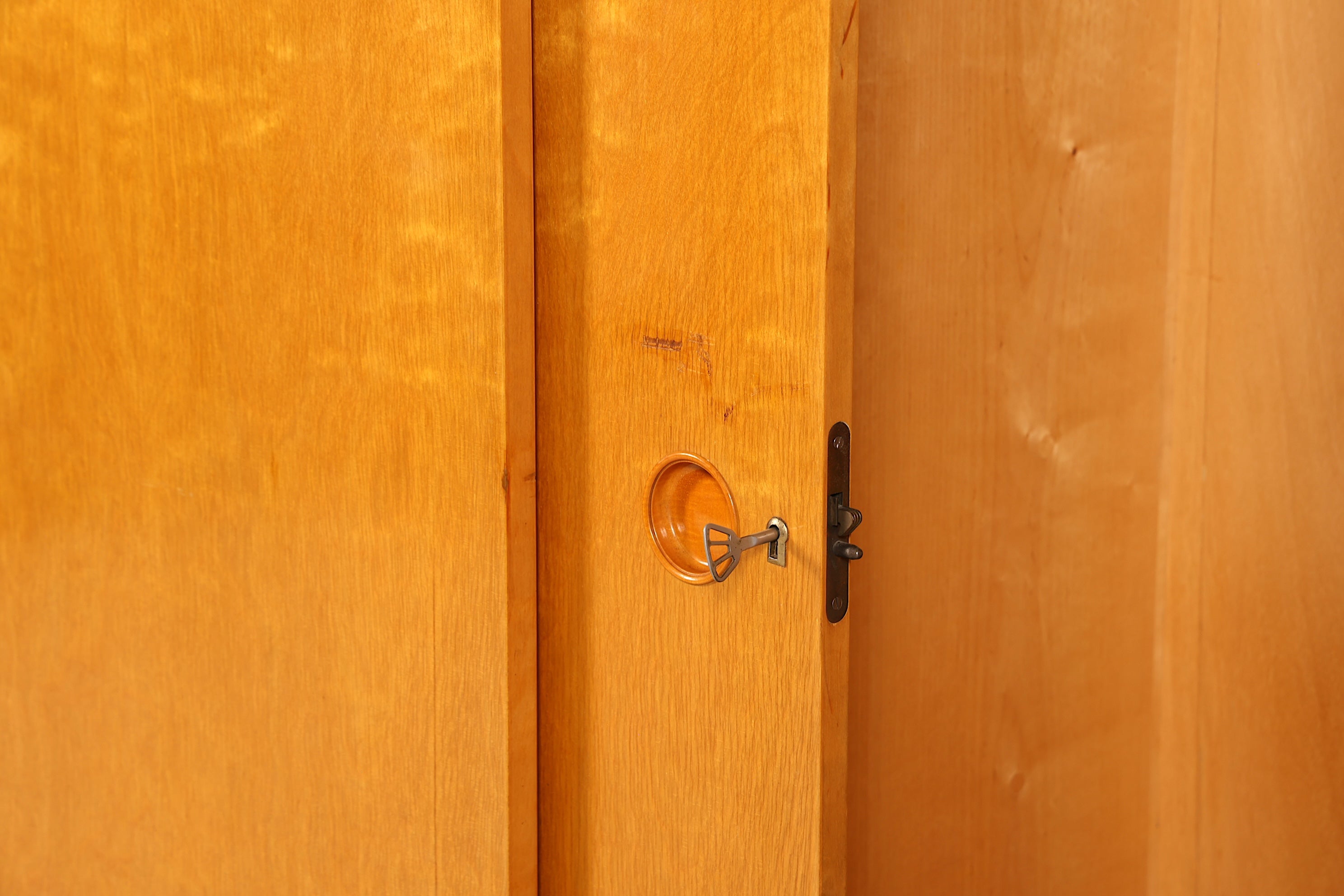 Traumhafter Mid Century Kleiderschrank Schiebetür Schrank Vintage Schrank Retro Wäscheschrank