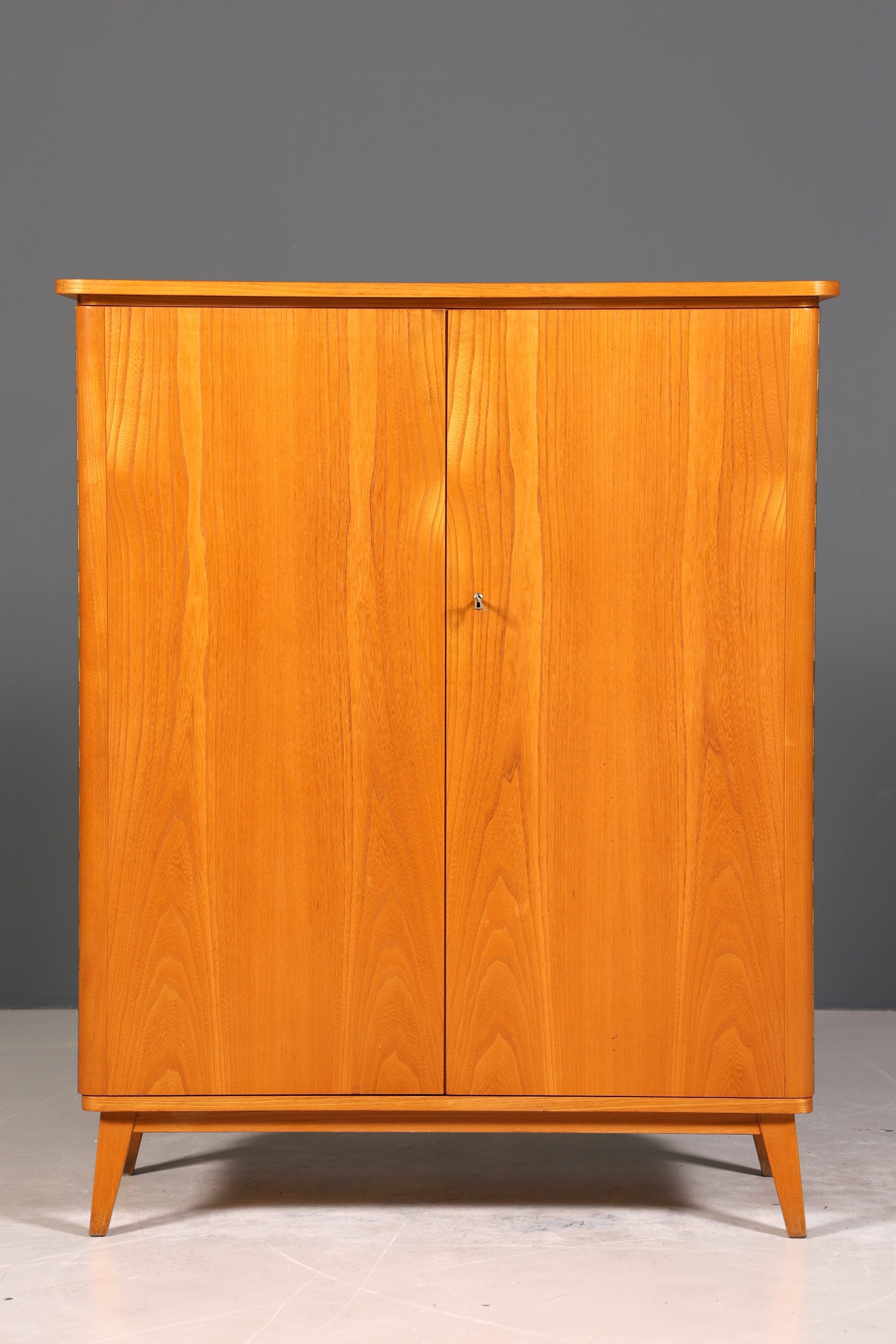 Traumhafter Mid Century Kleiderschrank Vintage Schrank Aktenschrank Retro Wäscheschrank